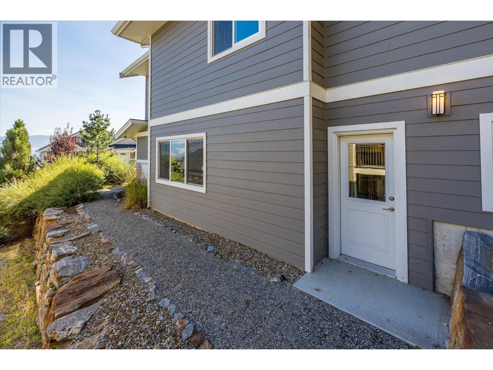 Picture for 218 Upper Canyon  DriveN https://www.cirrealty.ca/reb/bc/7/10362967_53.jpg