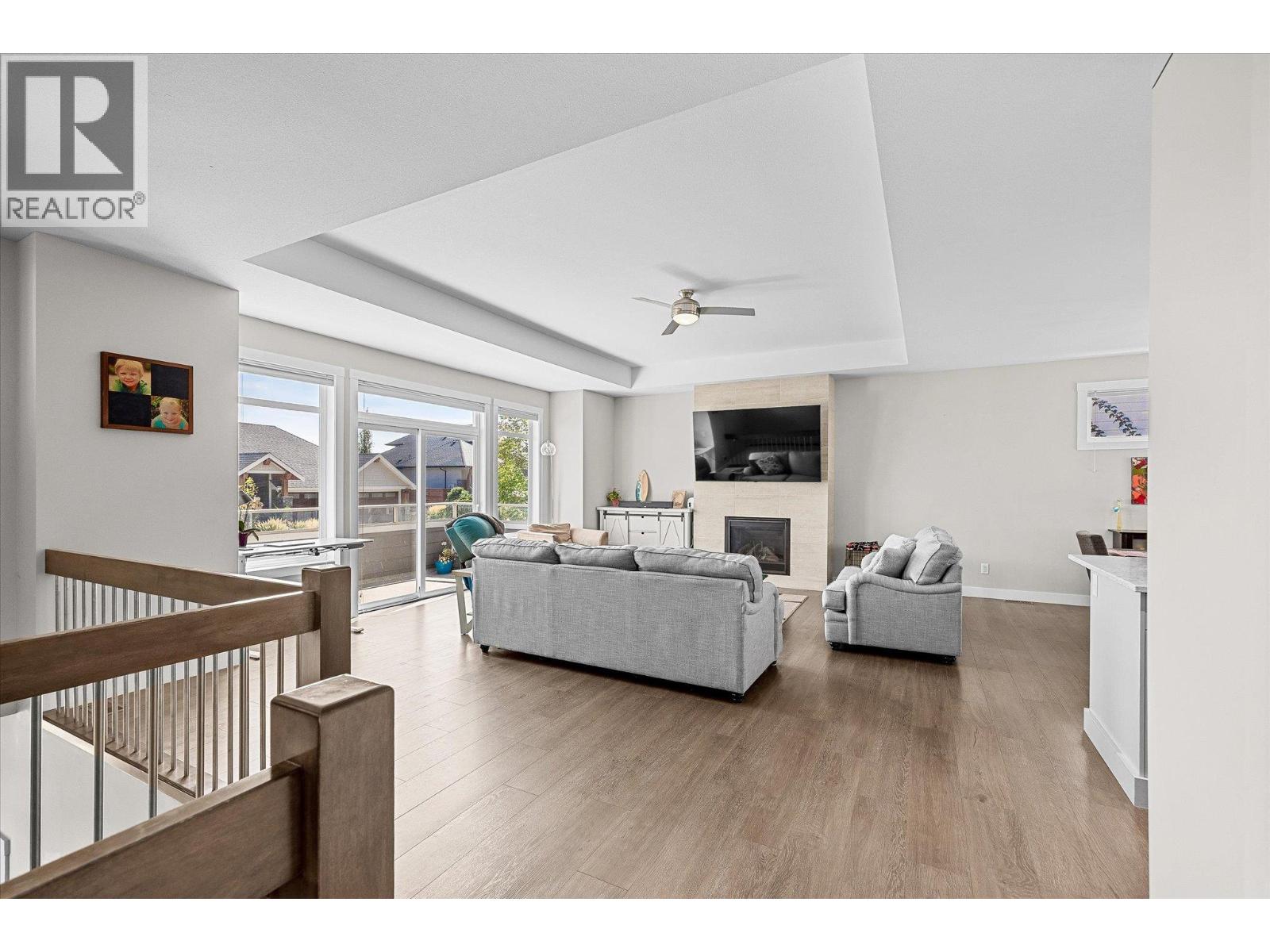 Picture for 218 Upper Canyon  DriveN https://www.cirrealty.ca/reb/bc/7/10362967_8.jpg