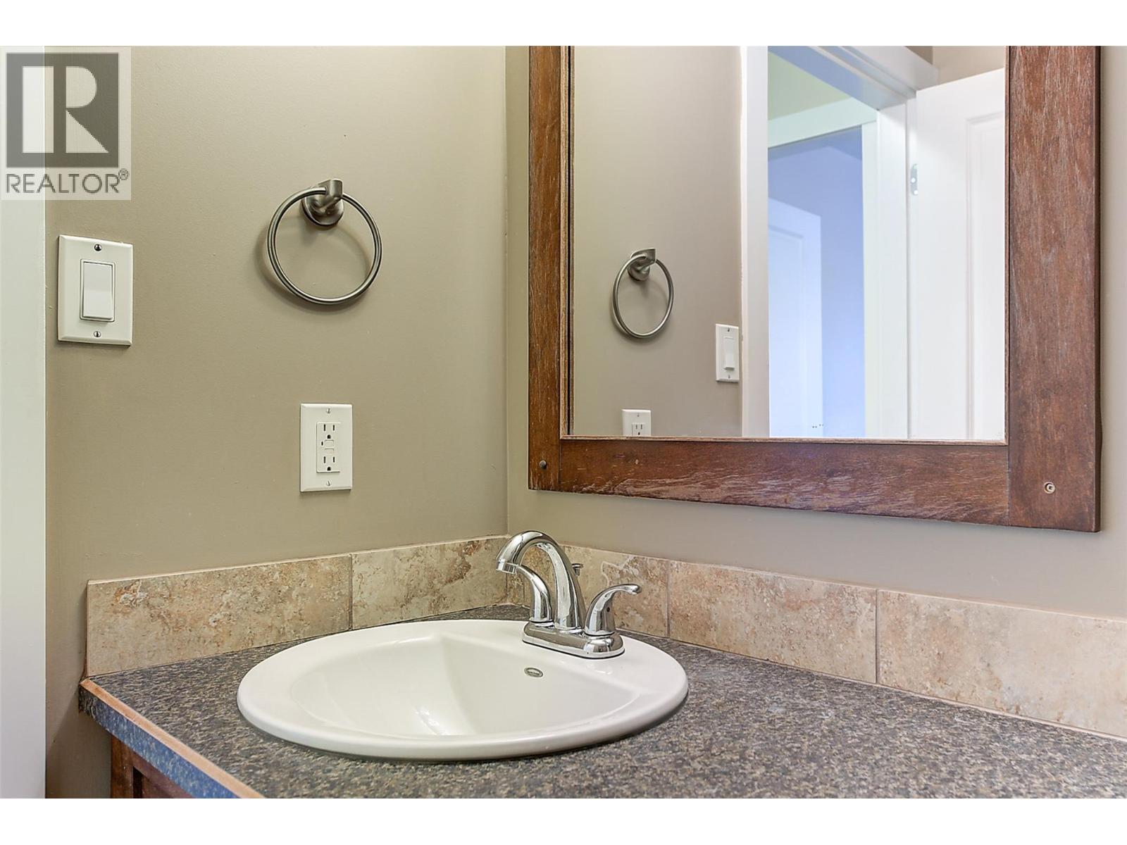 Picture for 244 Prior  RoadS https://www.cirrealty.ca/reb/bc/7/10363957_16.jpg