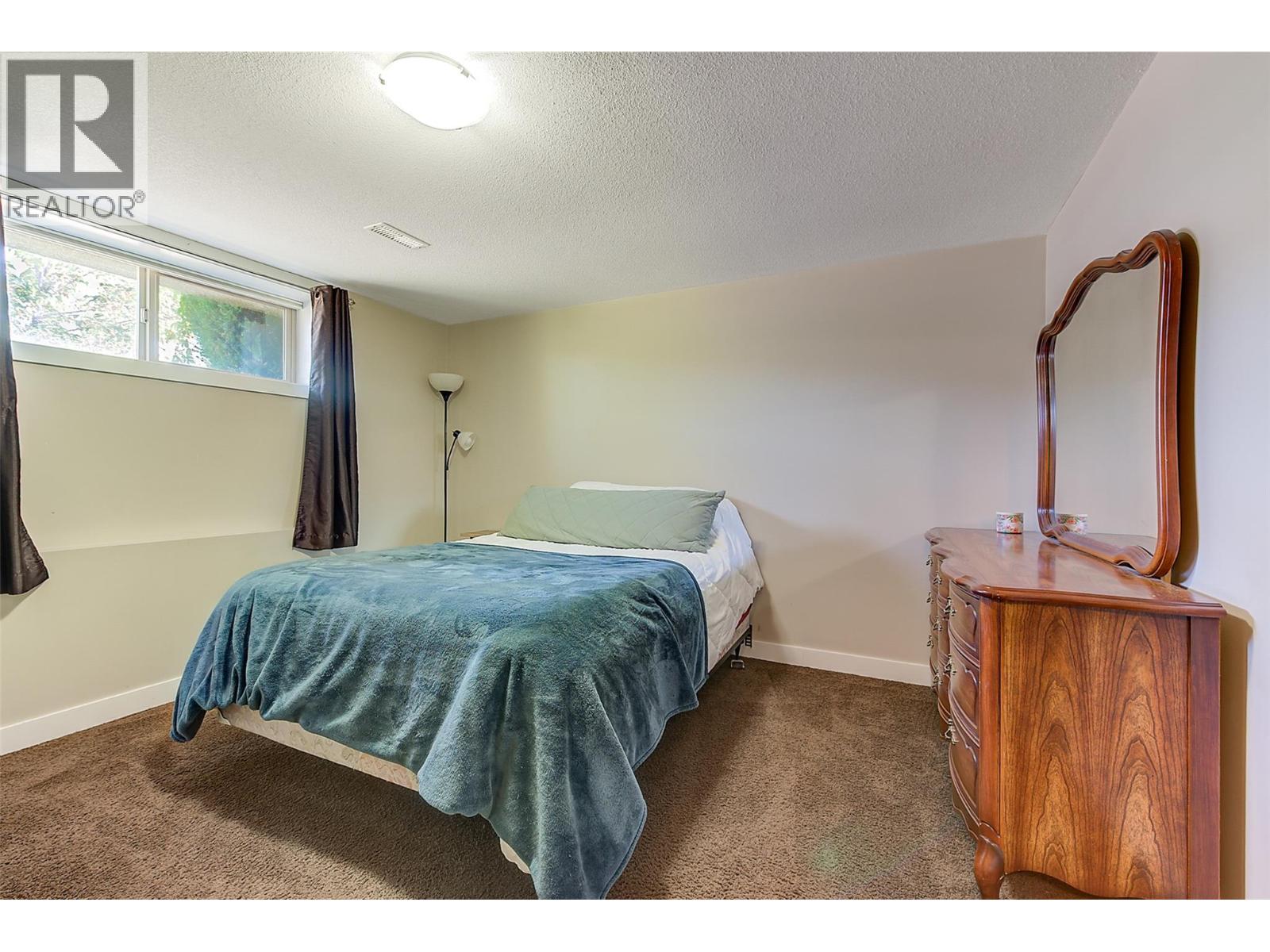 Picture for 244 Prior  RoadS https://www.cirrealty.ca/reb/bc/7/10363957_27.jpg