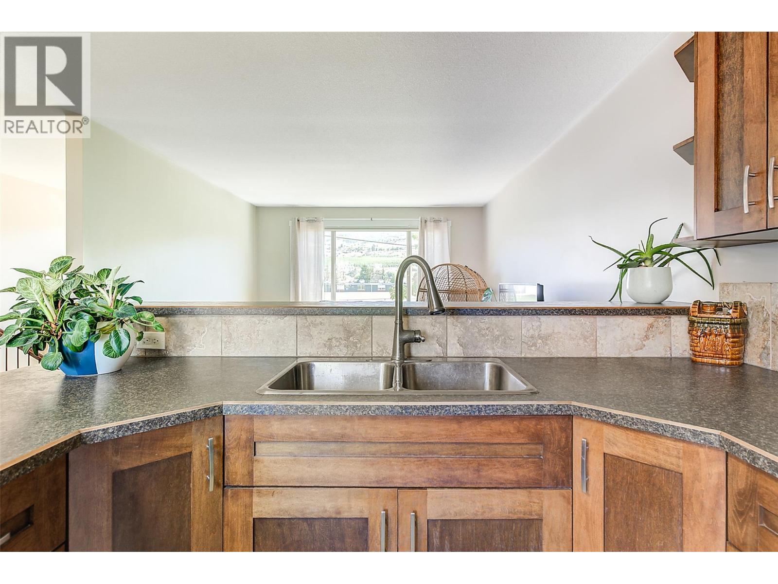Picture for 244 Prior  RoadS https://www.cirrealty.ca/reb/bc/7/10363957_8.jpg