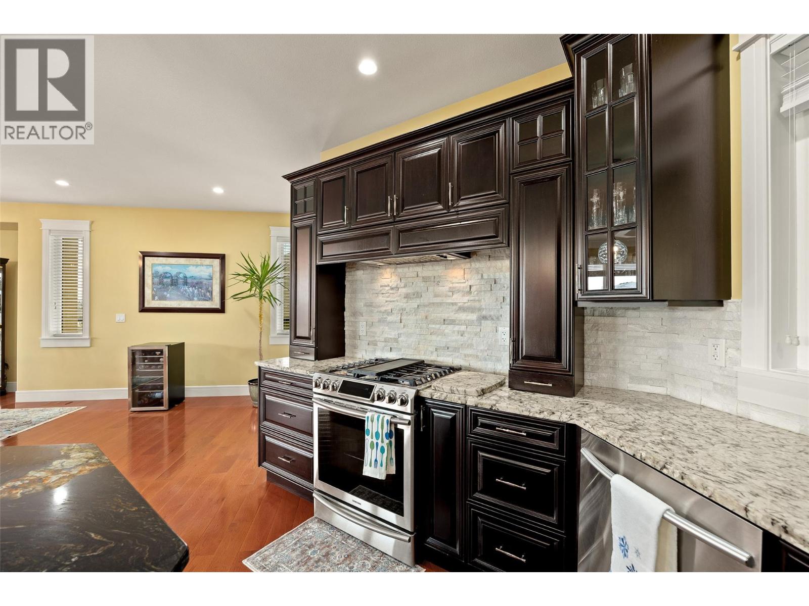 Picture for 5661 Jasper  Way https://www.cirrealty.ca/reb/bc/7/10363987_16.jpg