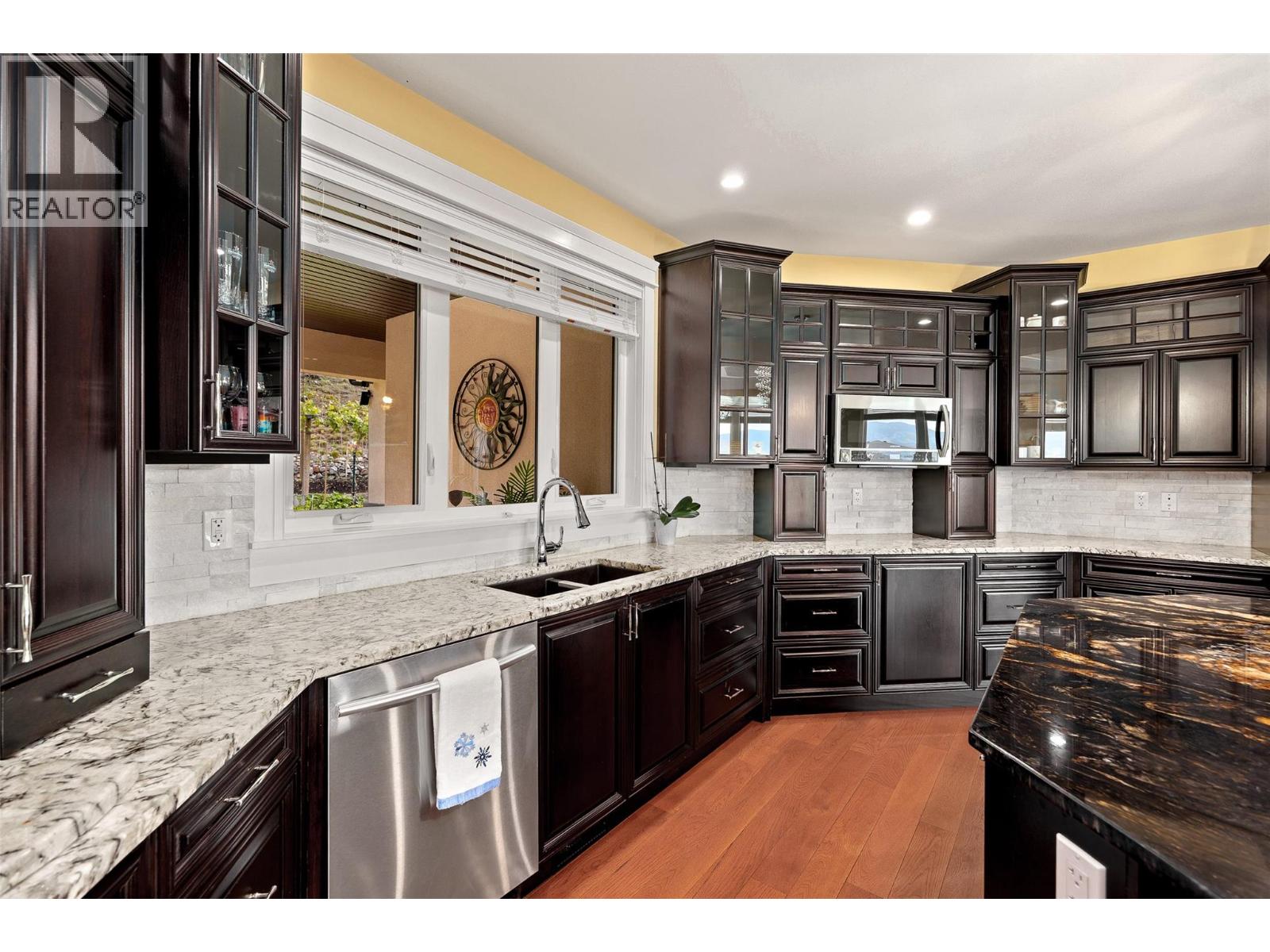 Picture for 5661 Jasper  Way https://www.cirrealty.ca/reb/bc/7/10363987_18.jpg