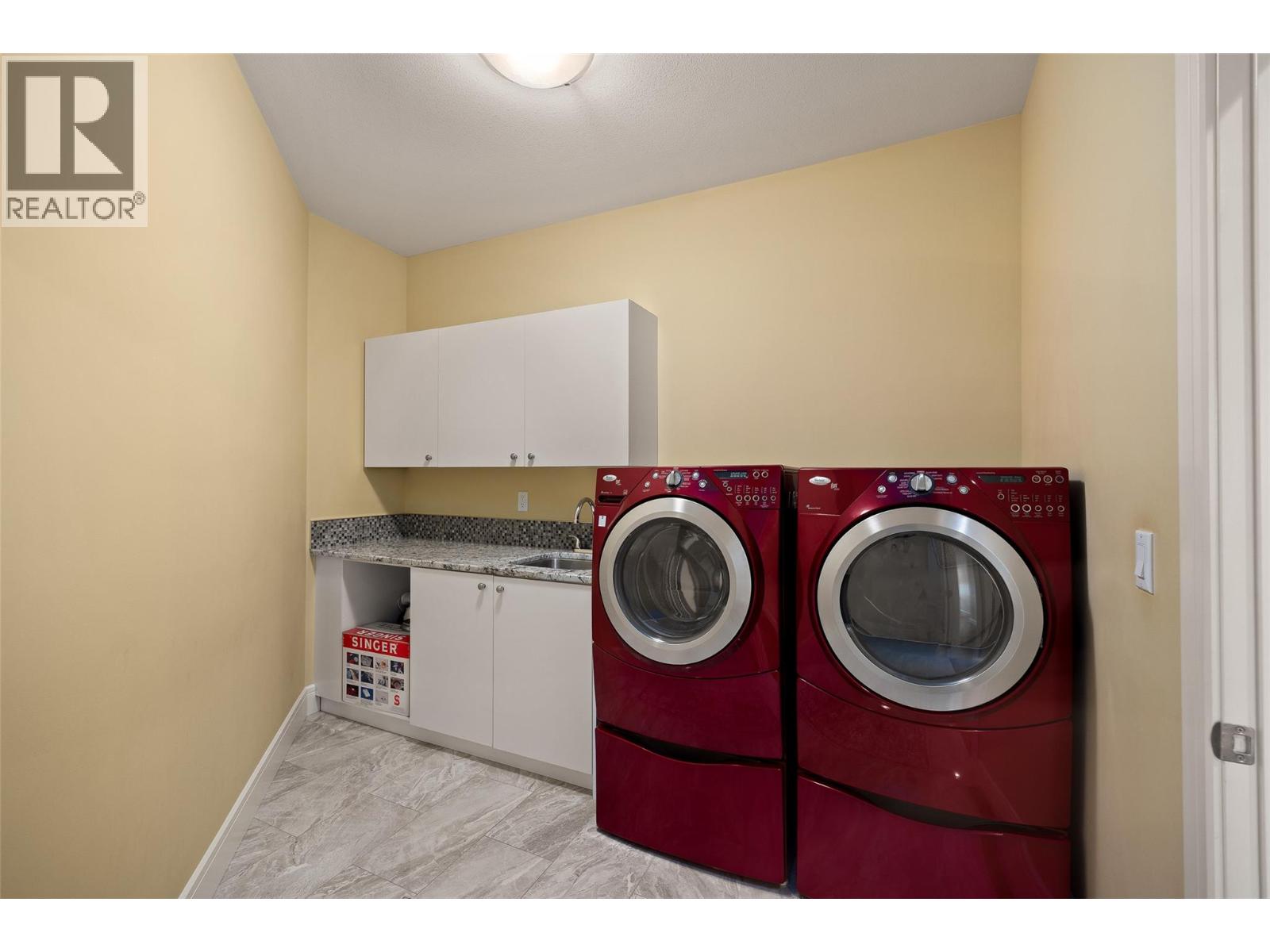 Picture for 5661 Jasper  Way https://www.cirrealty.ca/reb/bc/7/10363987_37.jpg