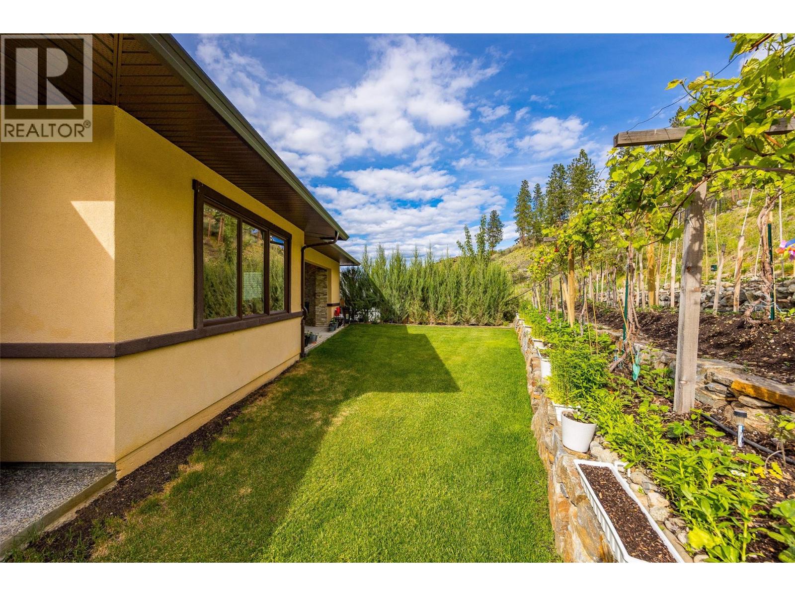 Picture for 5661 Jasper  Way https://www.cirrealty.ca/reb/bc/7/10363987_56.jpg