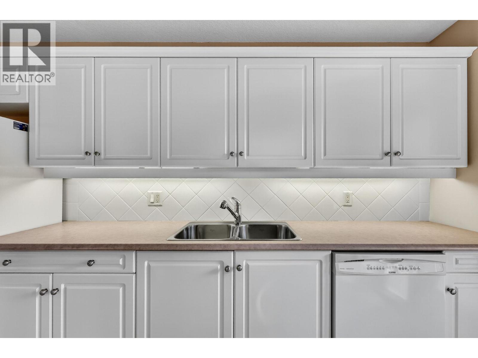 Picture for Unit #102, 305 Whitman  Road https://www.cirrealty.ca/reb/bc/7/10364297_10.jpg