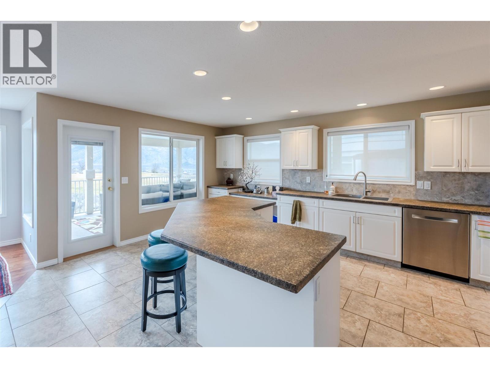 Picture for 11702 GOLF COURSE  Drive https://www.cirrealty.ca/reb/bc/7/10364307_33.jpg