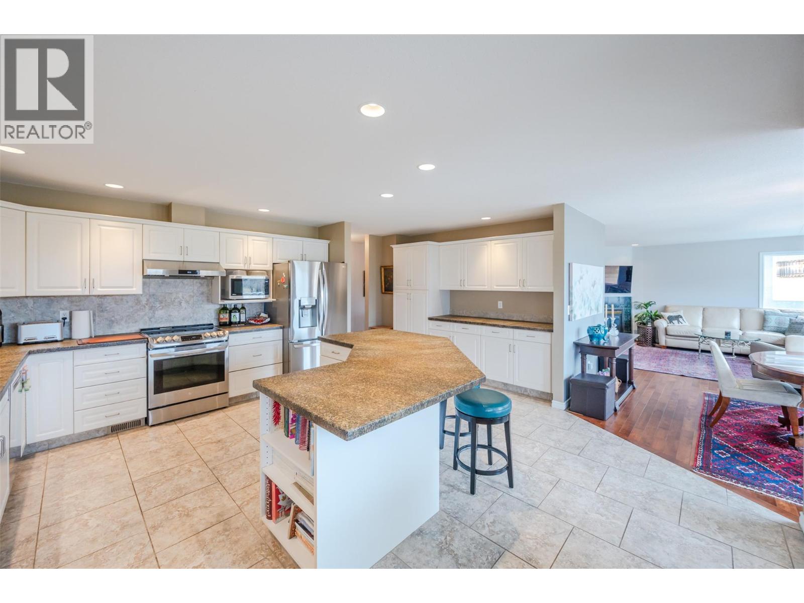 Picture for 11702 GOLF COURSE  Drive https://www.cirrealty.ca/reb/bc/7/10364307_35.jpg