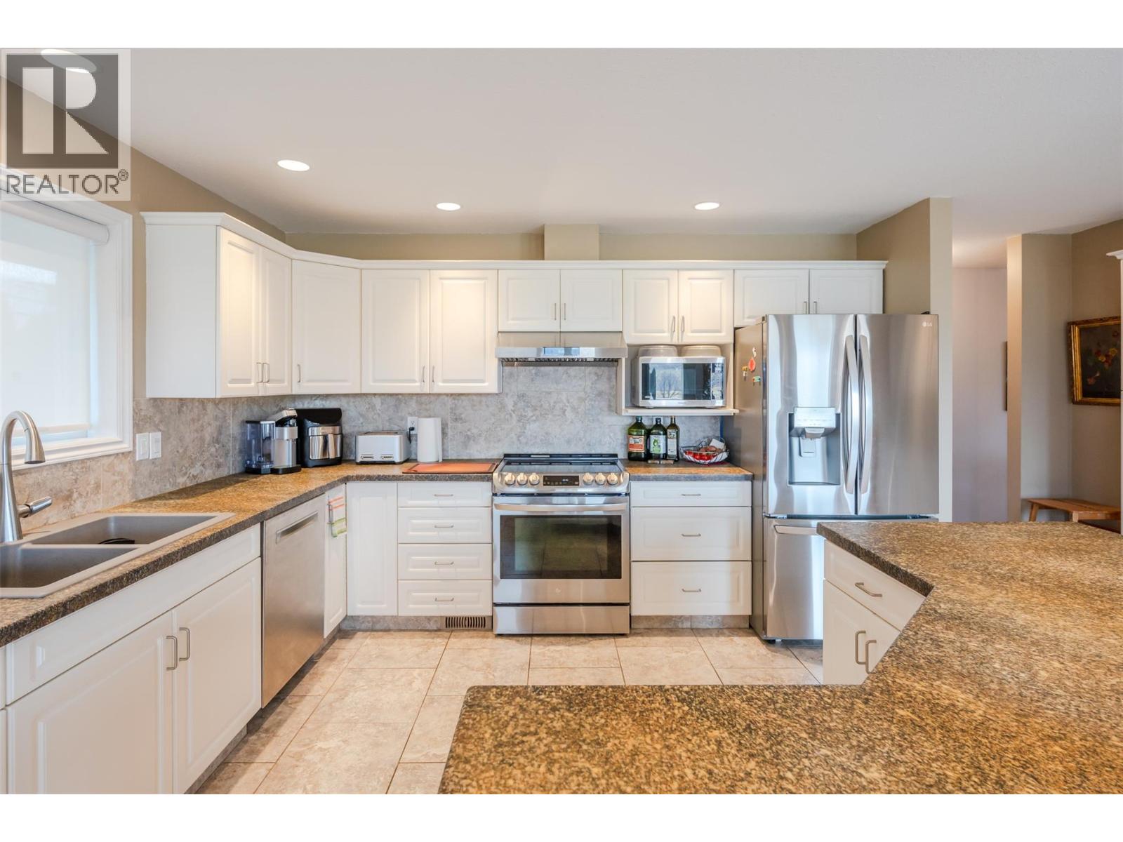 Picture for 11702 GOLF COURSE  Drive https://www.cirrealty.ca/reb/bc/7/10364307_37.jpg