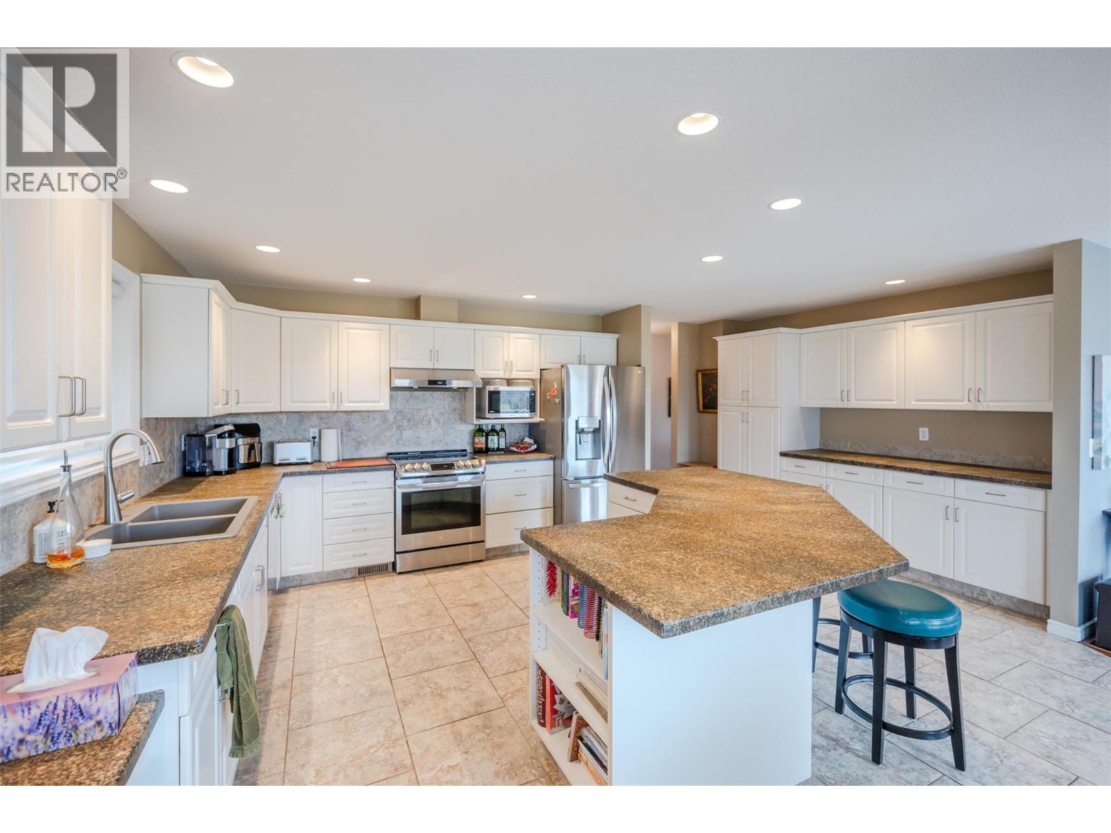 Picture for 11702 GOLF COURSE  Drive https://www.cirrealty.ca/reb/bc/7/10364307_38.jpg