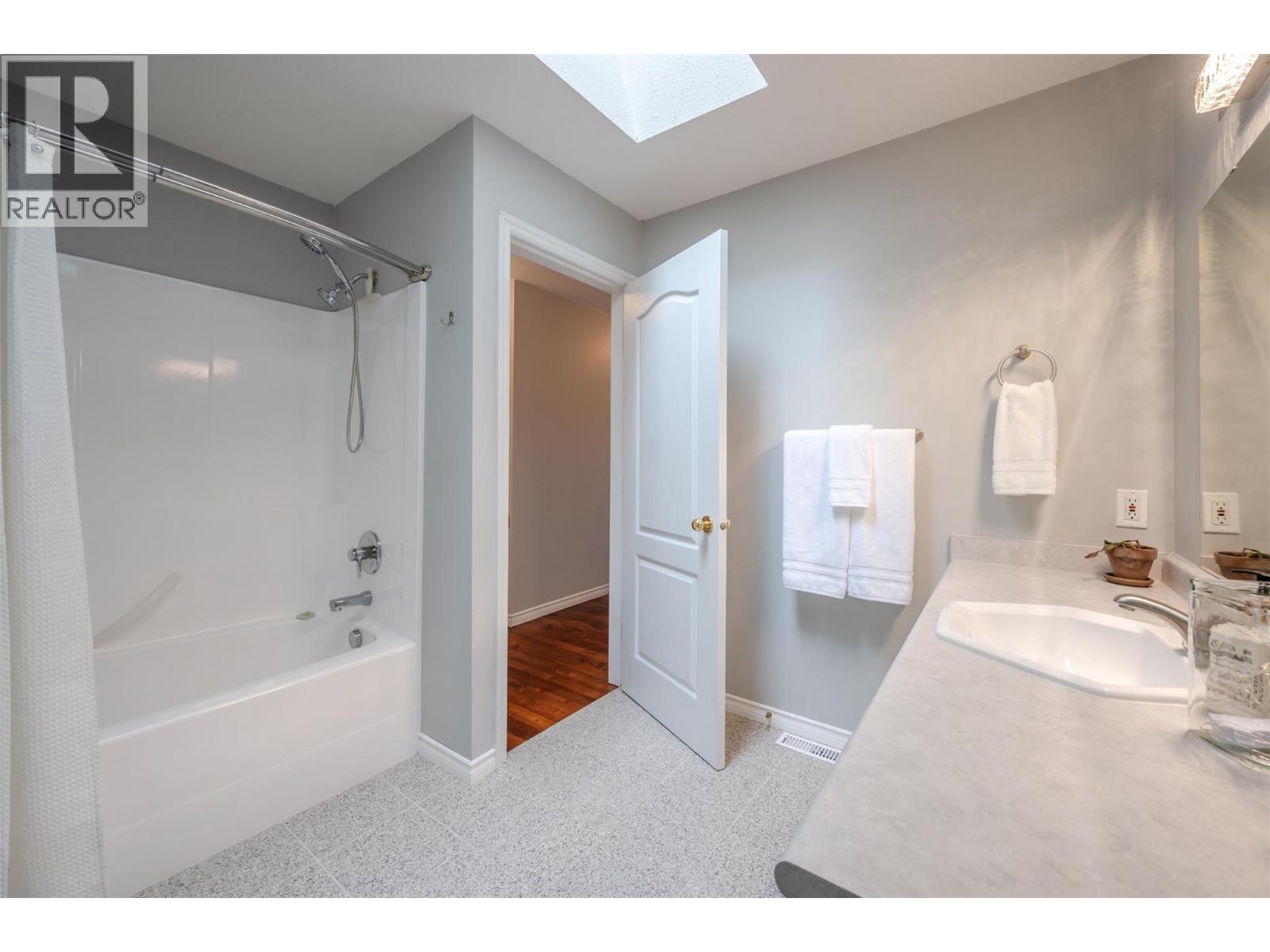 Picture for 11702 GOLF COURSE  Drive https://www.cirrealty.ca/reb/bc/7/10364307_50.jpg