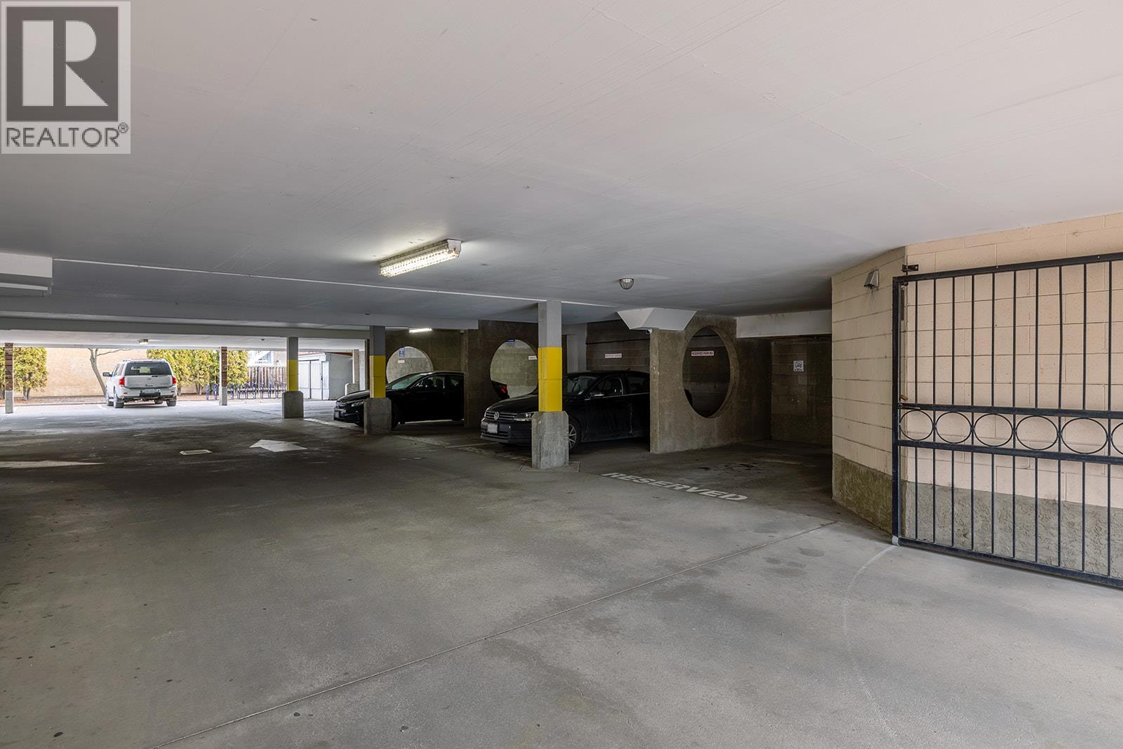 Picture for 3001 Tutt  Street https://www.cirrealty.ca/reb/bc/7/10364627_5.jpg