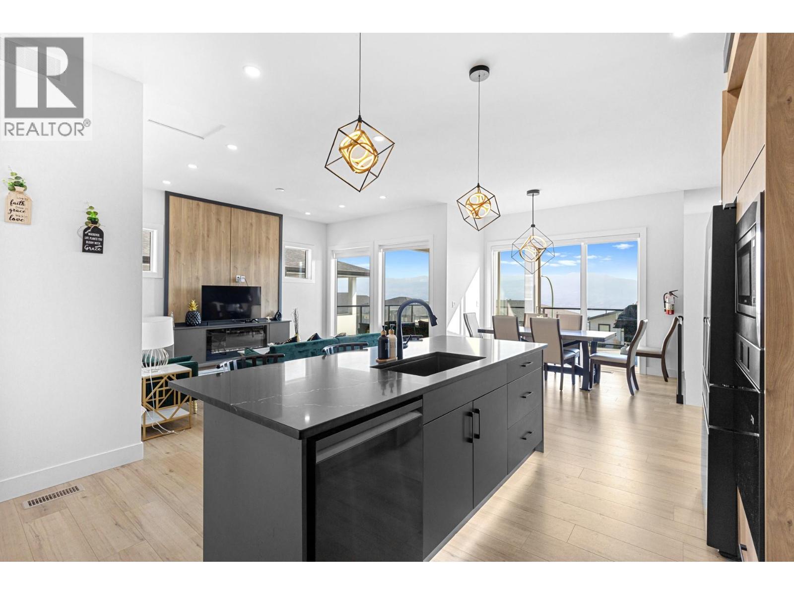 Picture for 2842 Copper Ridge  Drive https://www.cirrealty.ca/reb/bc/7/10364697_10.jpg