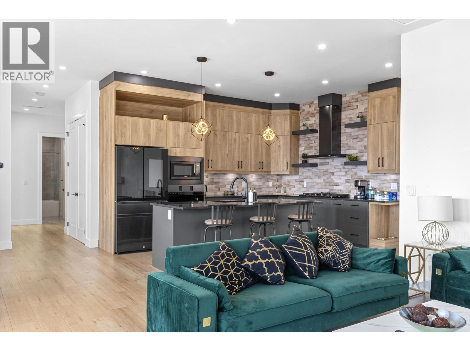 Picture for 2842 Copper Ridge  Drive https://www.cirrealty.ca/reb/bc/7/10364697_3.jpg