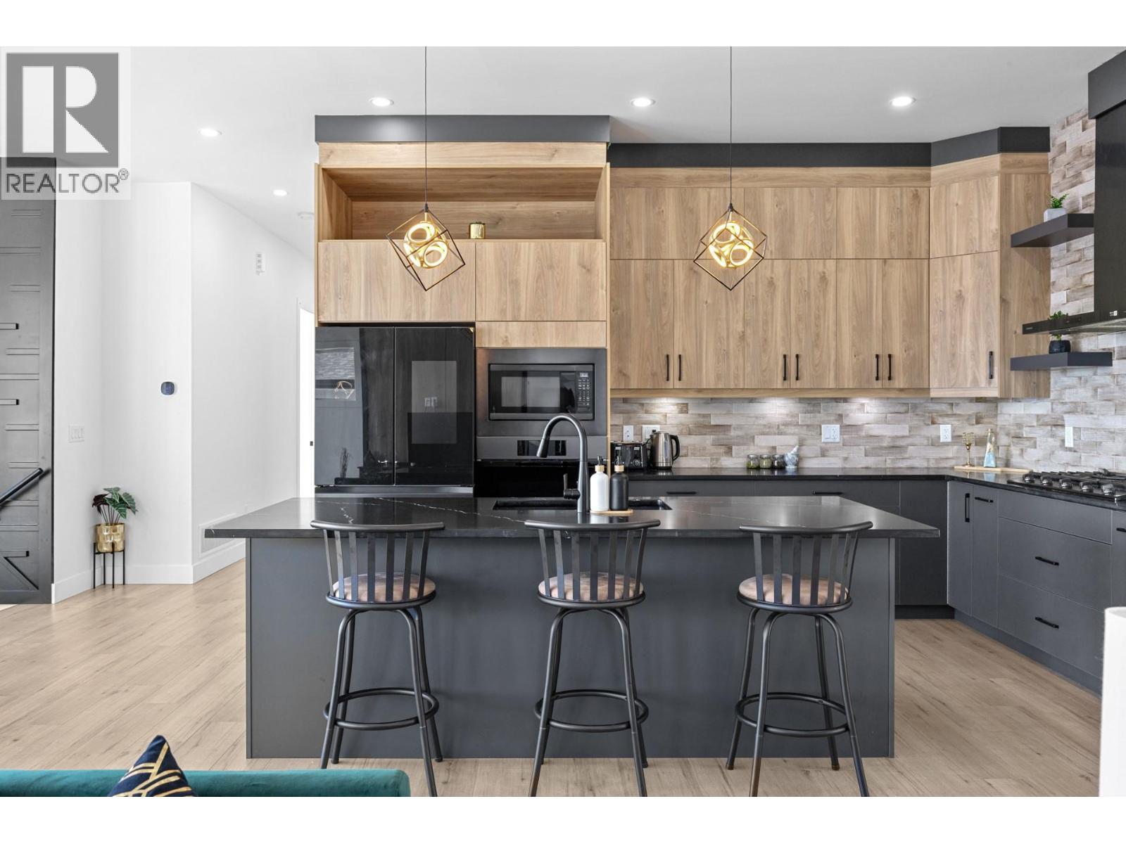 Picture for 2842 Copper Ridge  Drive https://www.cirrealty.ca/reb/bc/7/10364697_5.jpg