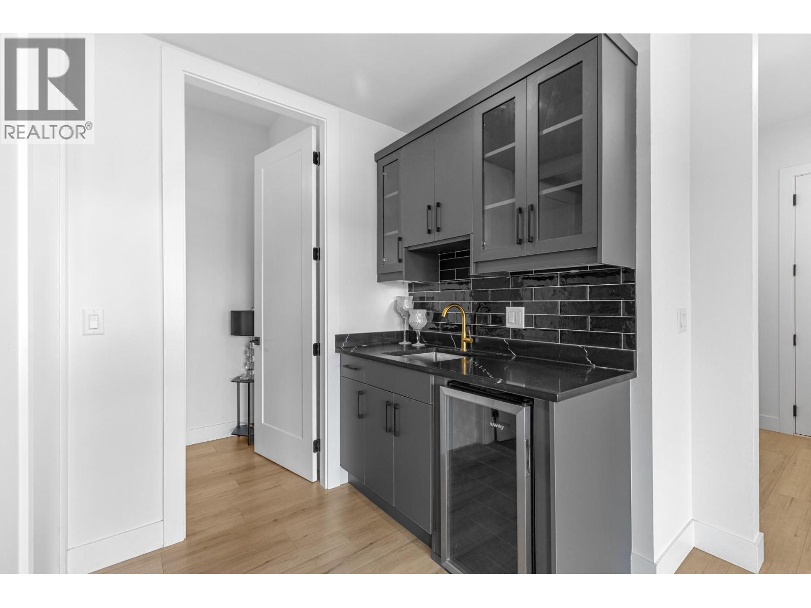 Picture for 2842 Copper Ridge  Drive https://www.cirrealty.ca/reb/bc/7/10364697_60.jpg