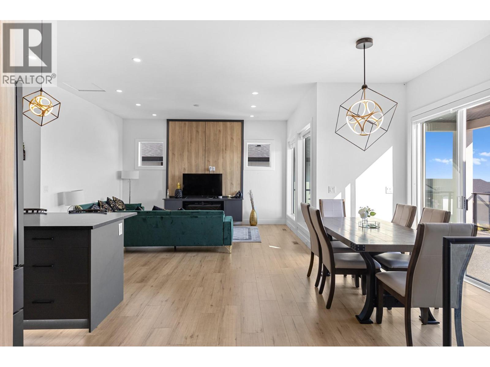 Picture for 2842 Copper Ridge  Drive https://www.cirrealty.ca/reb/bc/7/10364697_65.jpg