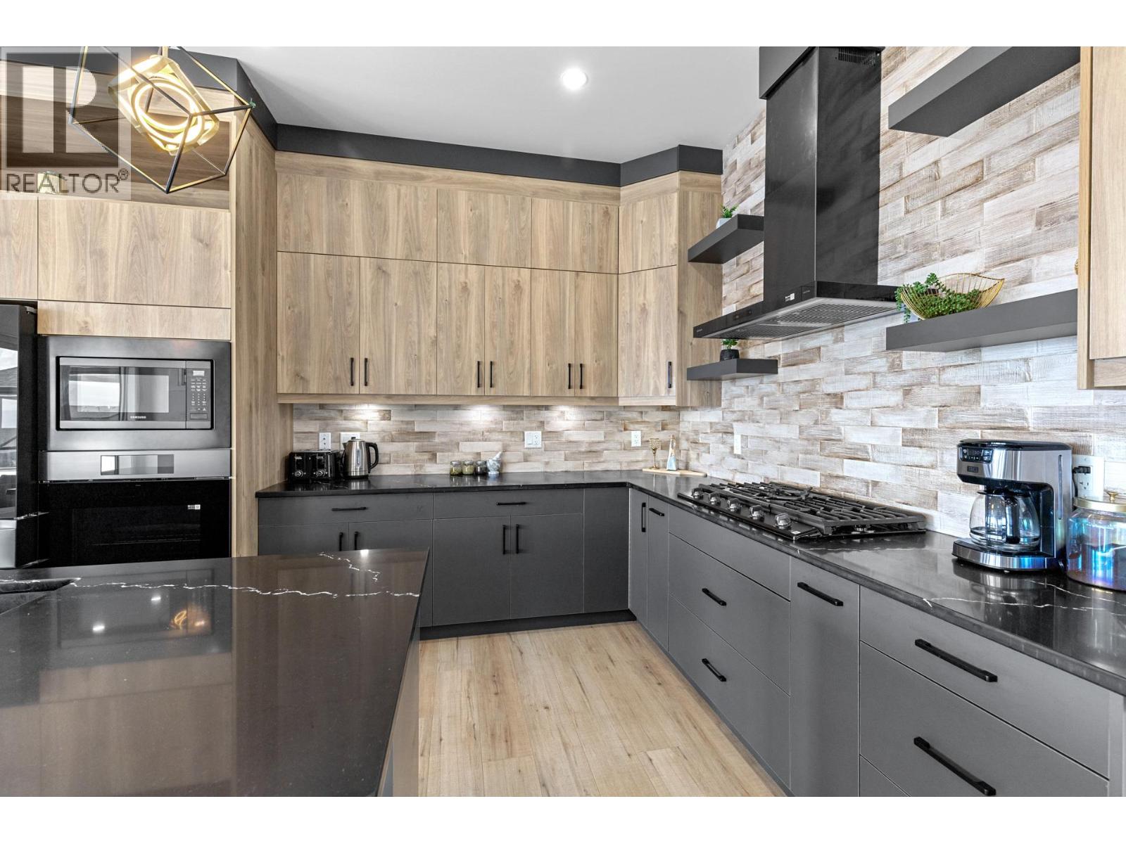 Picture for 2842 Copper Ridge  Drive https://www.cirrealty.ca/reb/bc/7/10364697_7.jpg