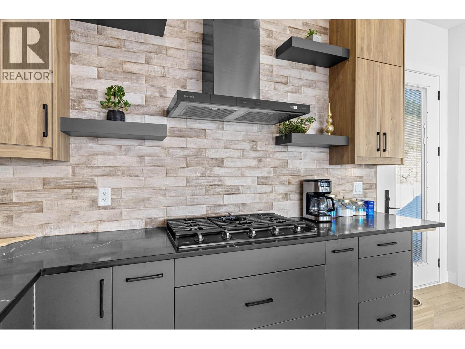 Picture for 2842 Copper Ridge  Drive https://www.cirrealty.ca/reb/bc/7/10364697_9.jpg