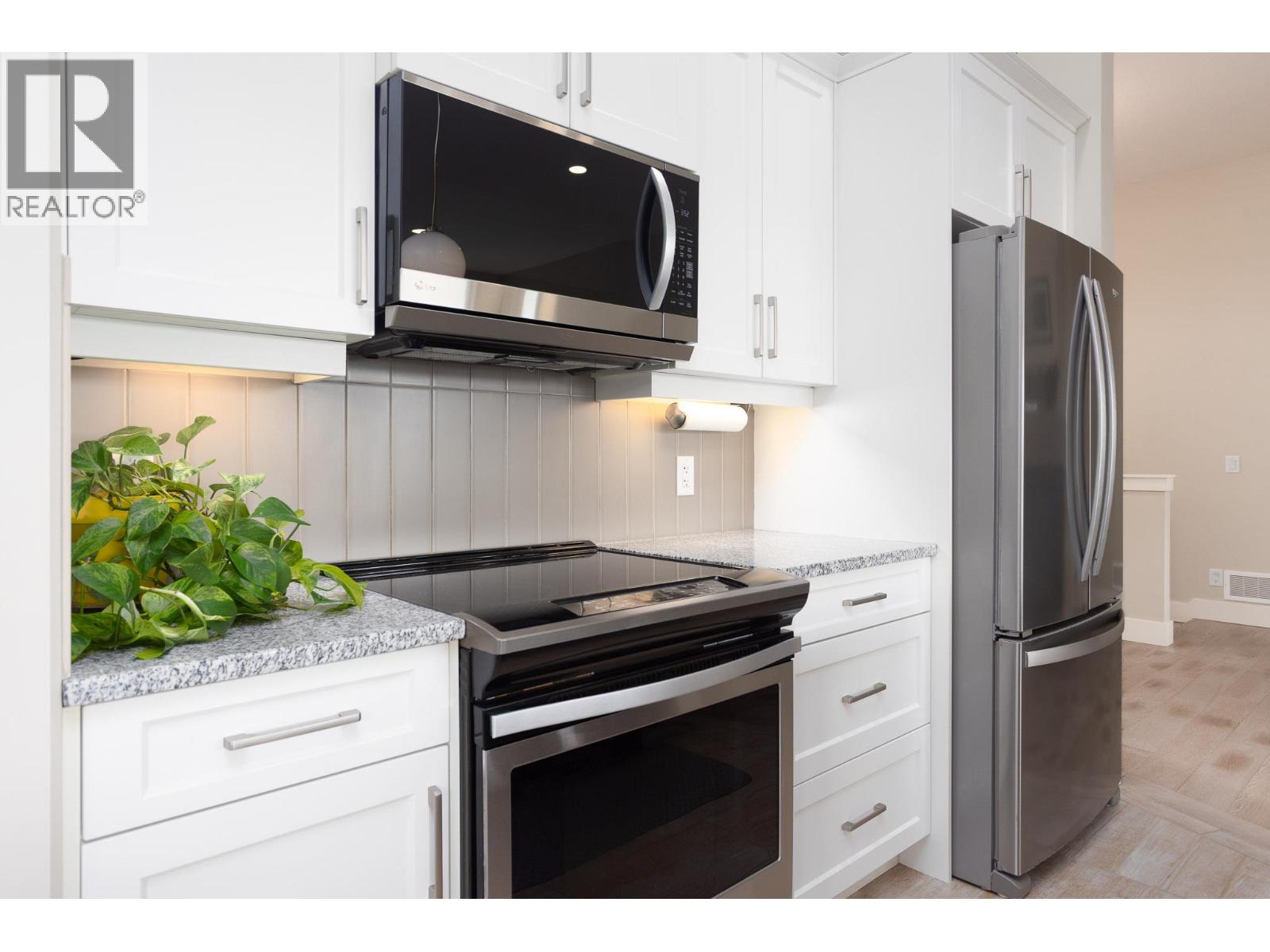 Picture for 2449 Harmon  Road https://www.cirrealty.ca/reb/bc/7/10365067_10.jpg