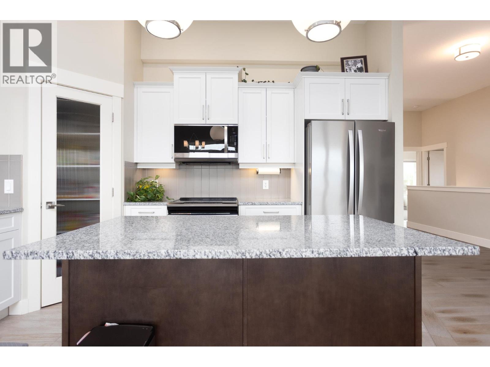 Picture for 2449 Harmon  Road https://www.cirrealty.ca/reb/bc/7/10365067_11.jpg