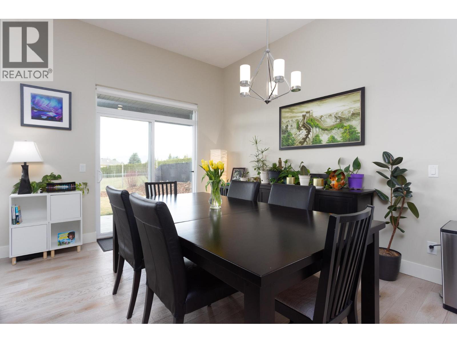 Picture for 2449 Harmon  Road https://www.cirrealty.ca/reb/bc/7/10365067_12.jpg