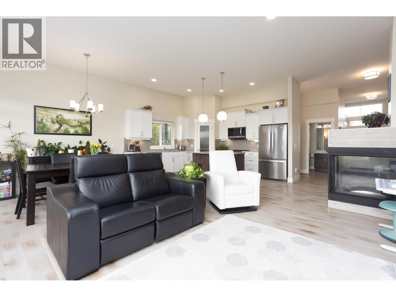 Picture for 2449 Harmon  Road https://www.cirrealty.ca/reb/bc/7/10365067_14.jpg