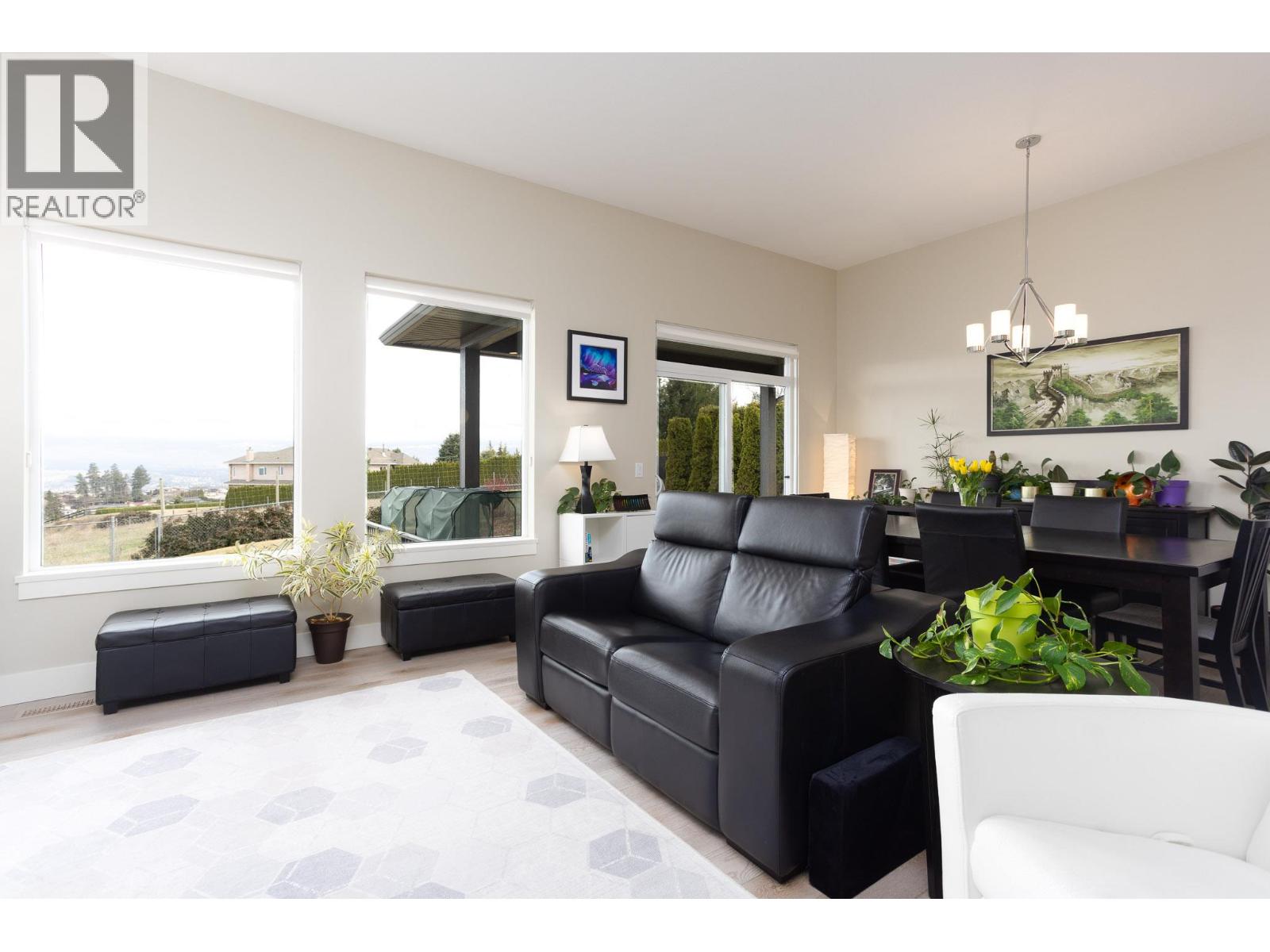 Picture for 2449 Harmon  Road https://www.cirrealty.ca/reb/bc/7/10365067_15.jpg