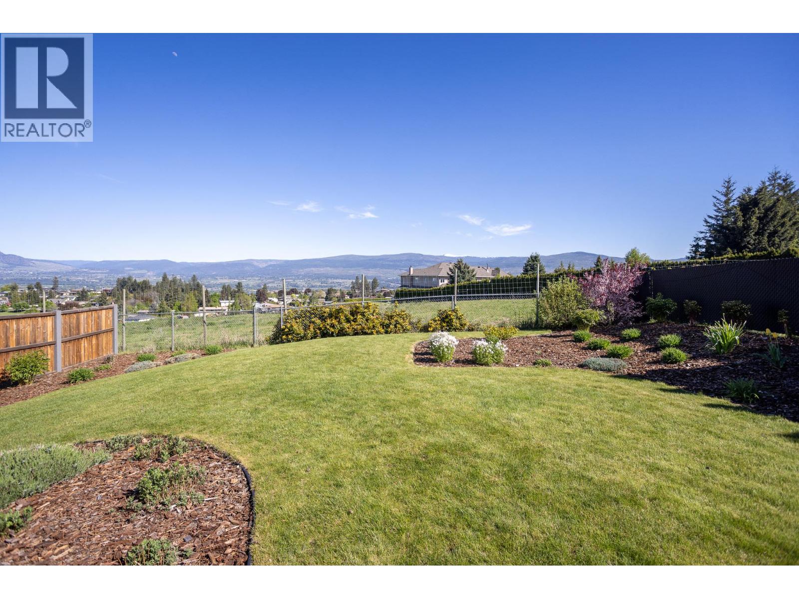 Picture for 2449 Harmon  Road https://www.cirrealty.ca/reb/bc/7/10365067_21.jpg