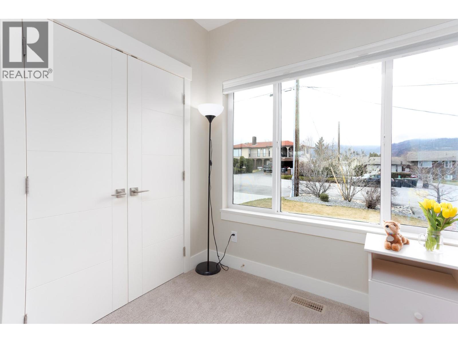 Picture for 2449 Harmon  Road https://www.cirrealty.ca/reb/bc/7/10365067_28.jpg