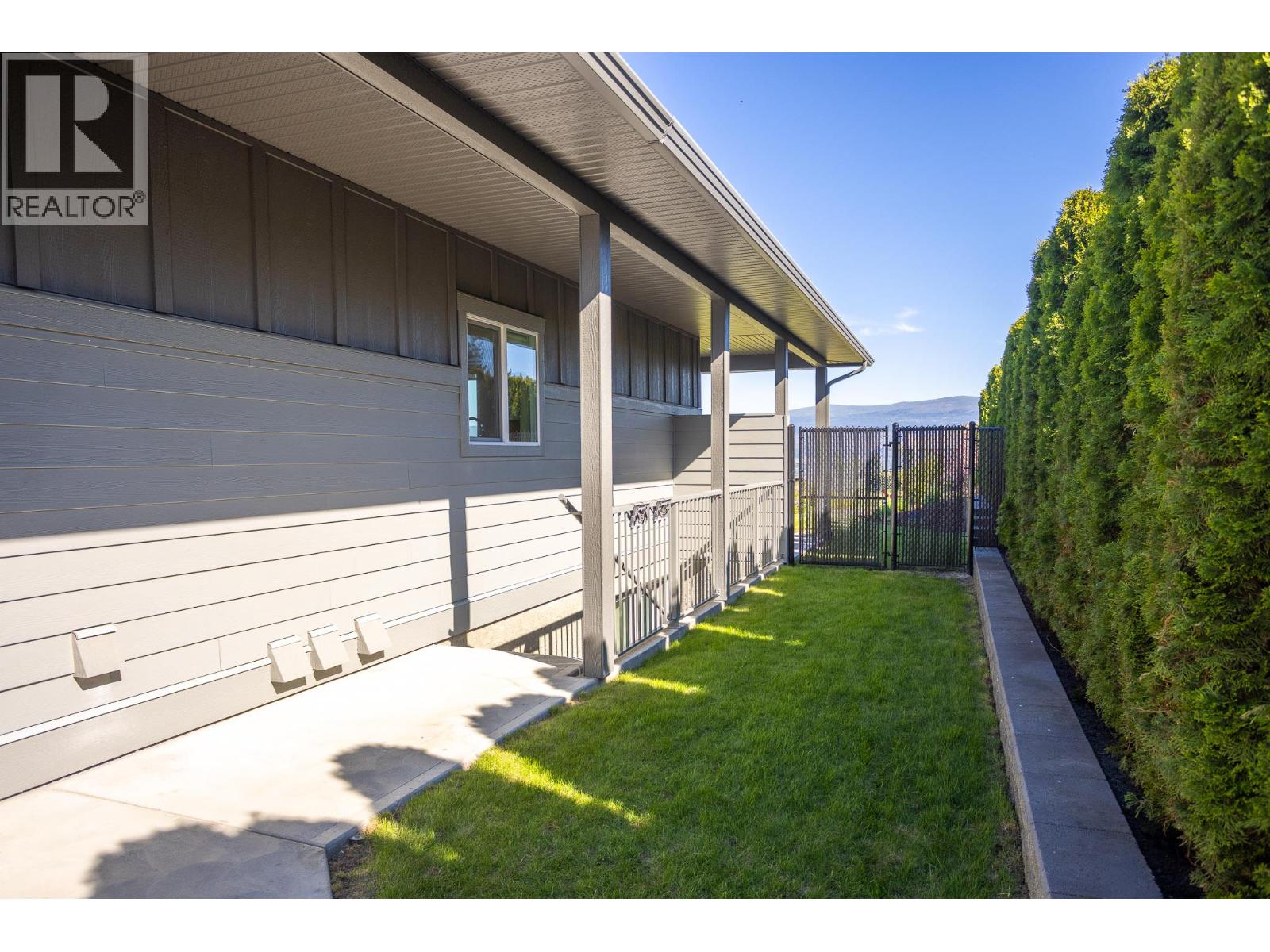 Picture for 2449 Harmon  Road https://www.cirrealty.ca/reb/bc/7/10365067_41.jpg