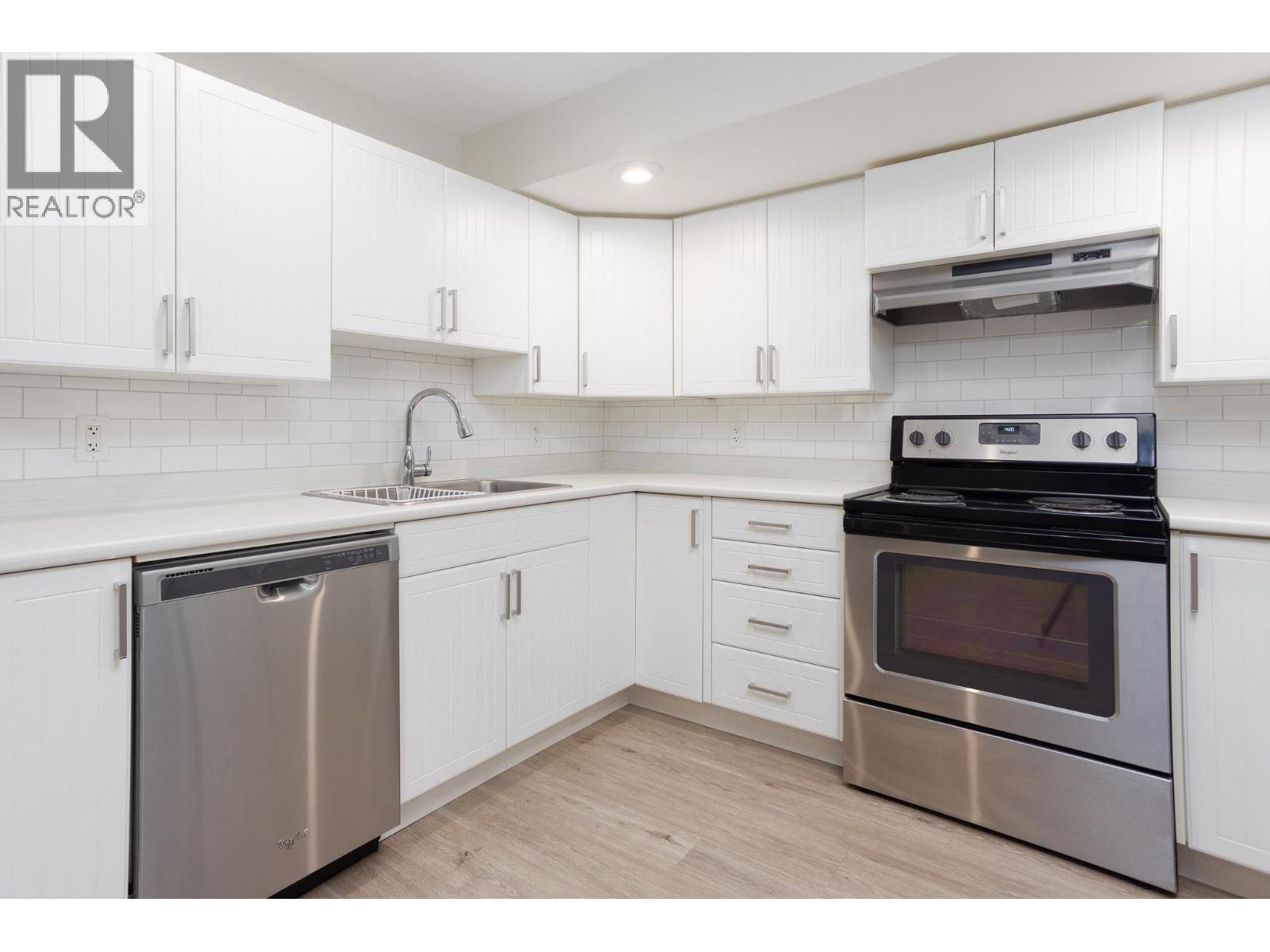 Picture for 2449 Harmon  Road https://www.cirrealty.ca/reb/bc/7/10365067_43.jpg
