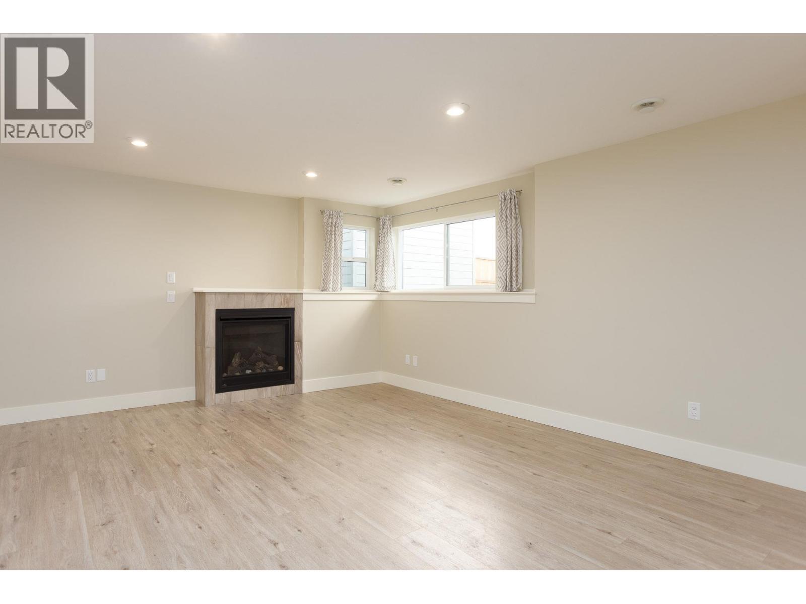 Picture for 2449 Harmon  Road https://www.cirrealty.ca/reb/bc/7/10365067_45.jpg