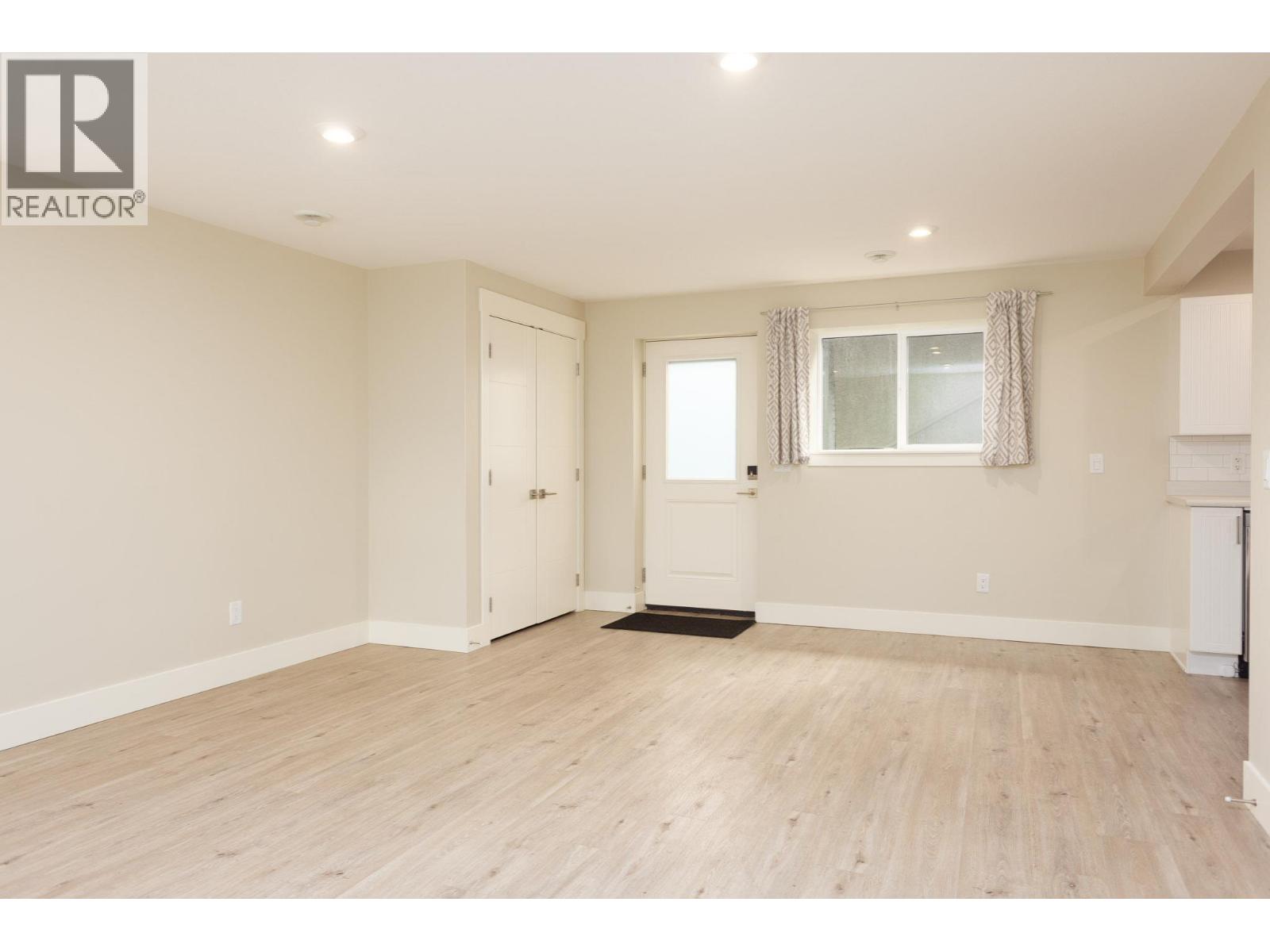 Picture for 2449 Harmon  Road https://www.cirrealty.ca/reb/bc/7/10365067_47.jpg