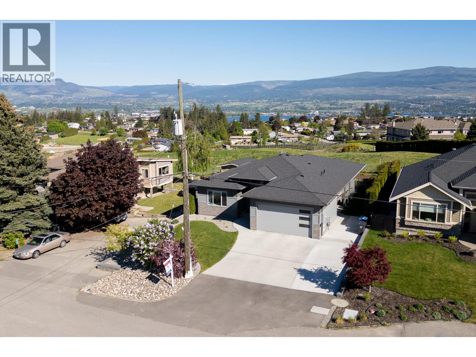 Picture for 2449 Harmon  Road https://www.cirrealty.ca/reb/bc/7/10365067_57.jpg