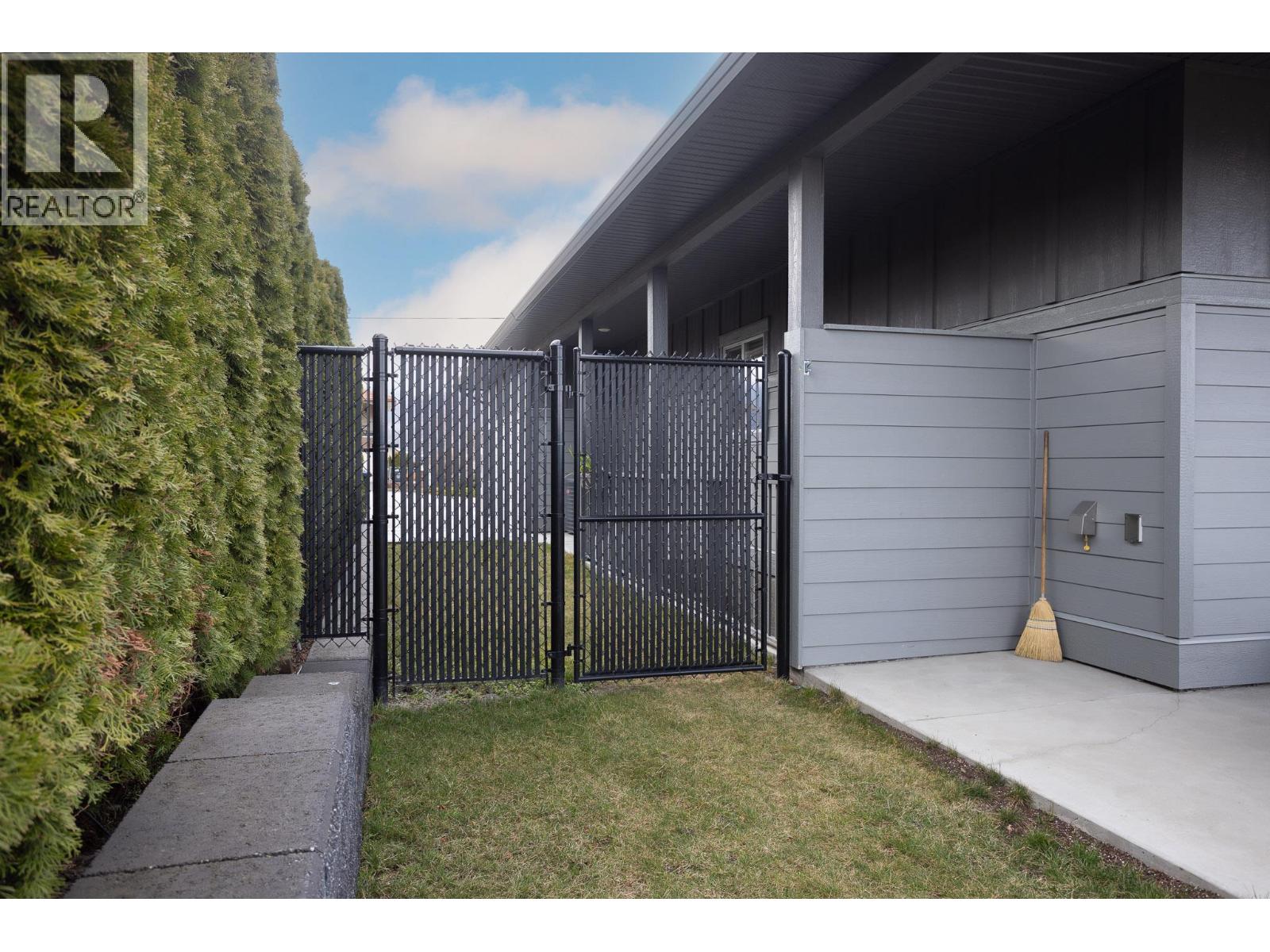 Picture for 2449 Harmon  Road https://www.cirrealty.ca/reb/bc/7/10365067_59.jpg