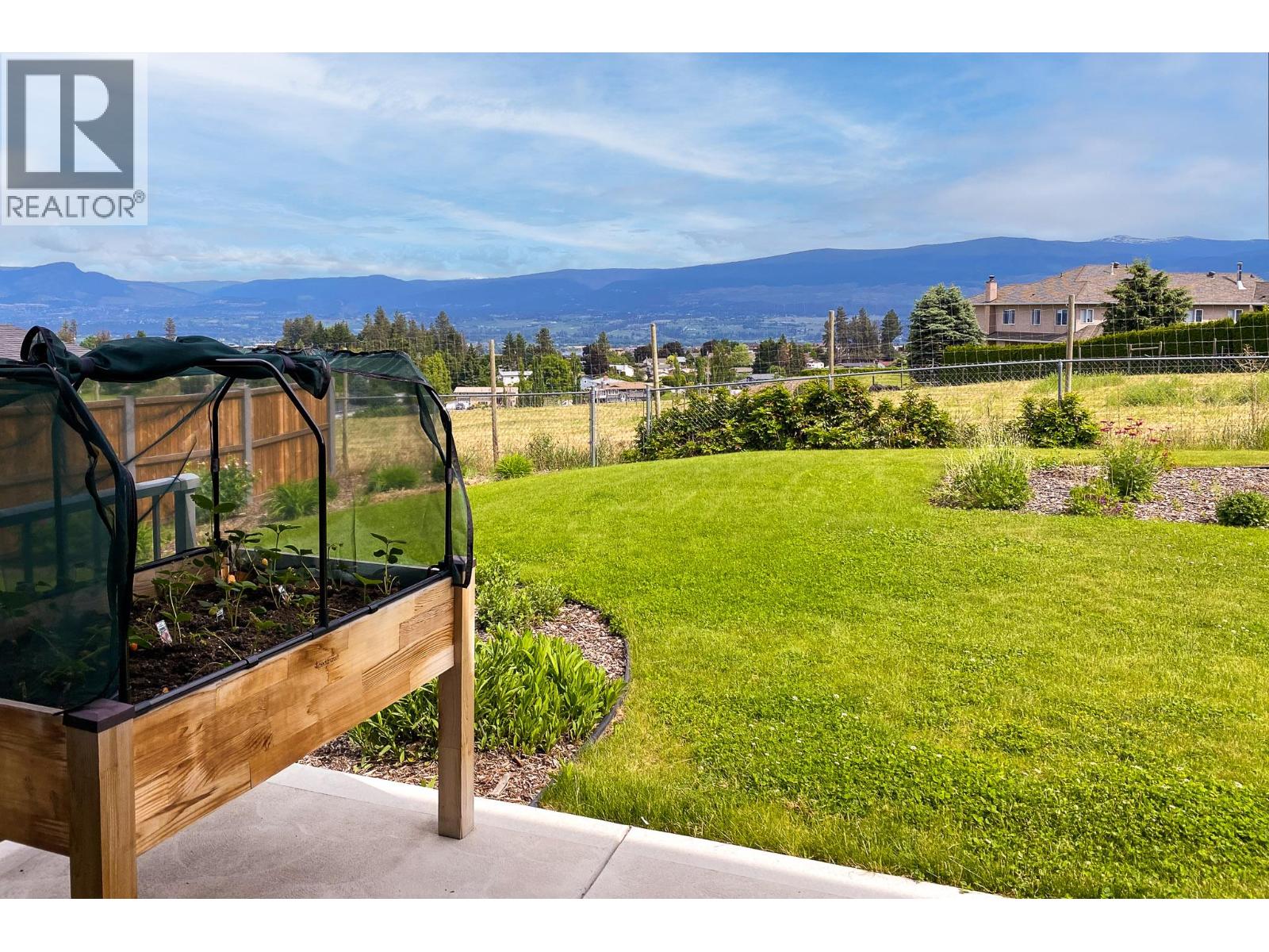 Picture for 2449 Harmon  Road https://www.cirrealty.ca/reb/bc/7/10365067_68.jpg