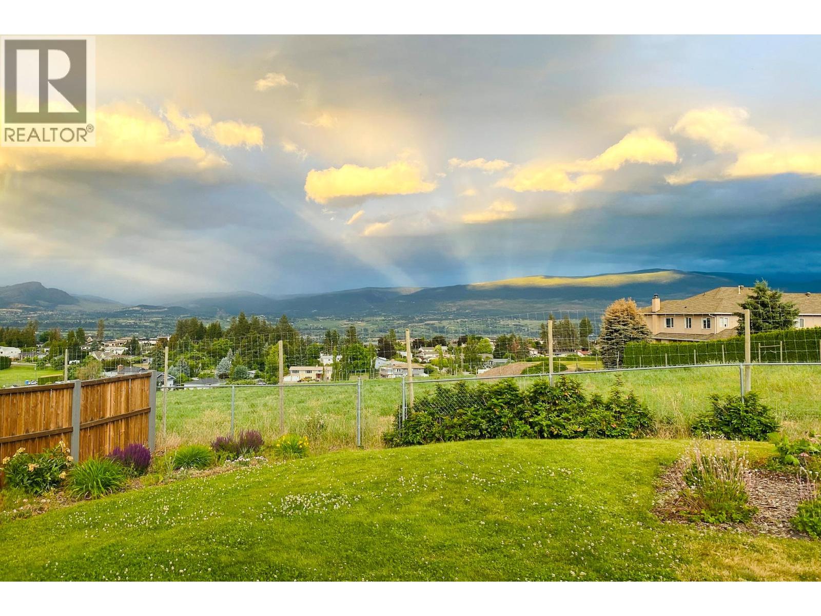 Picture for 2449 Harmon  Road https://www.cirrealty.ca/reb/bc/7/10365067_69.jpg