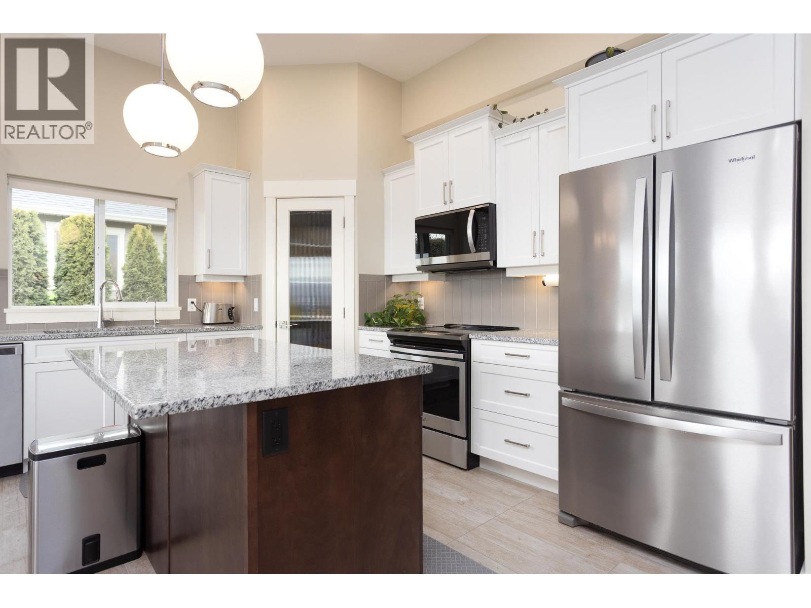 Picture for 2449 Harmon  Road https://www.cirrealty.ca/reb/bc/7/10365067_7.jpg