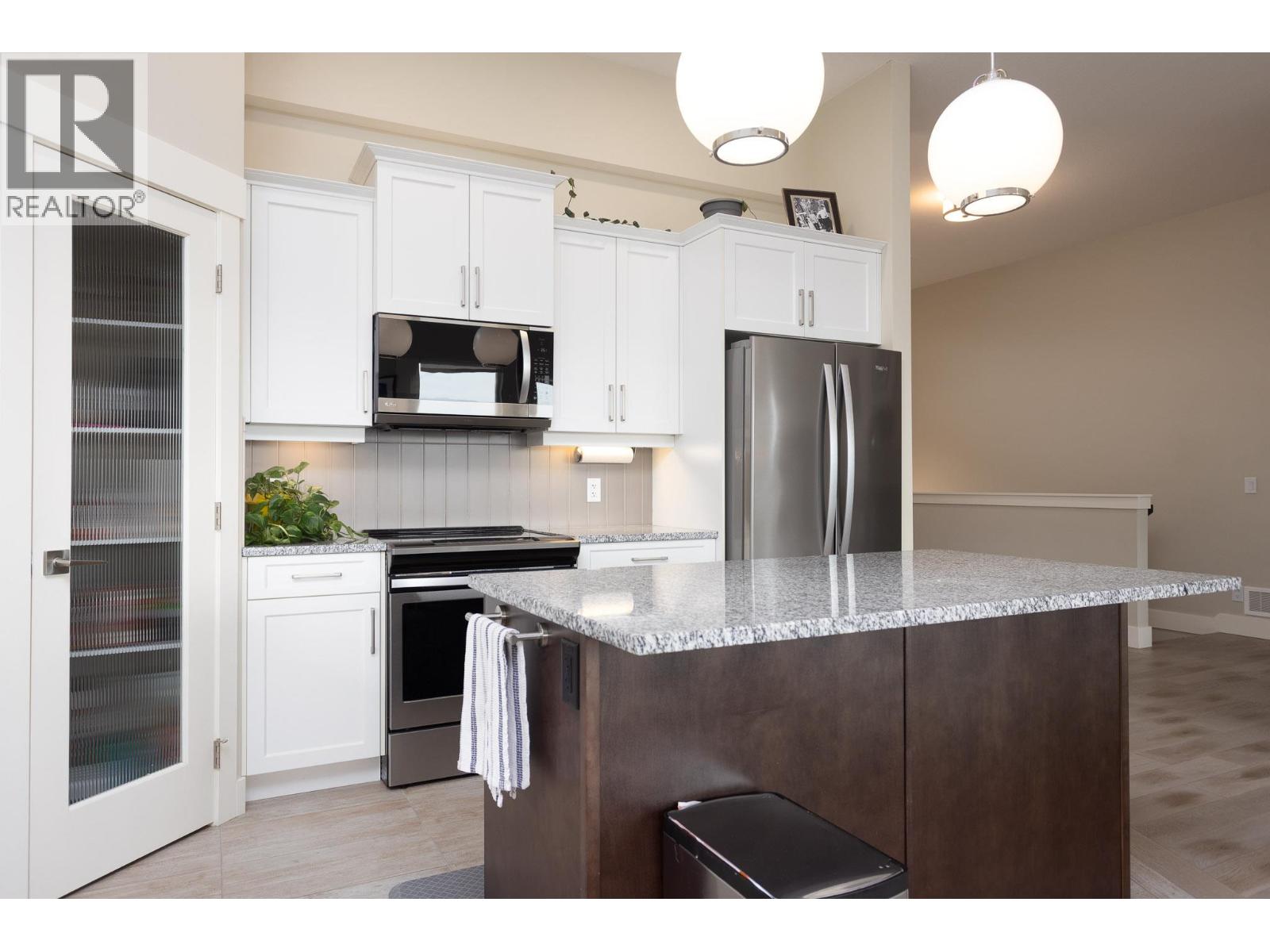 Picture for 2449 Harmon  Road https://www.cirrealty.ca/reb/bc/7/10365067_8.jpg
