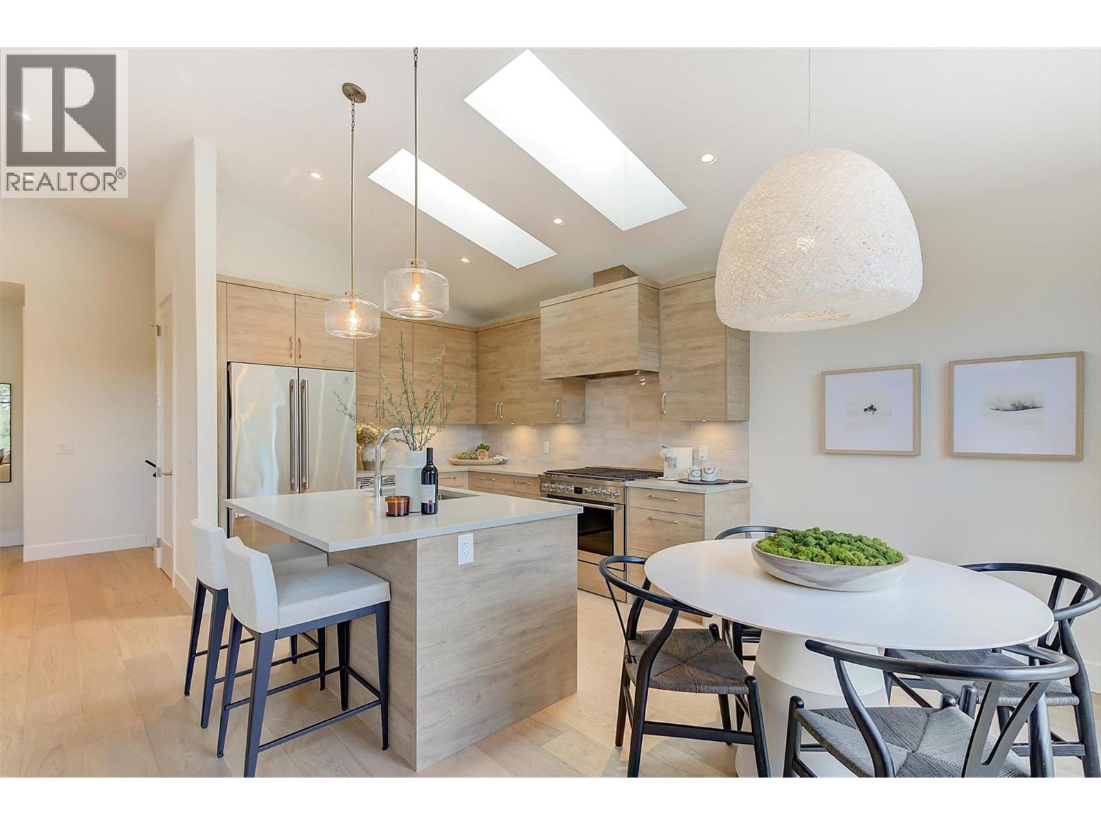 Picture for 761 Barnaby  Road https://www.cirrealty.ca/reb/bc/7/10365107_10.jpg