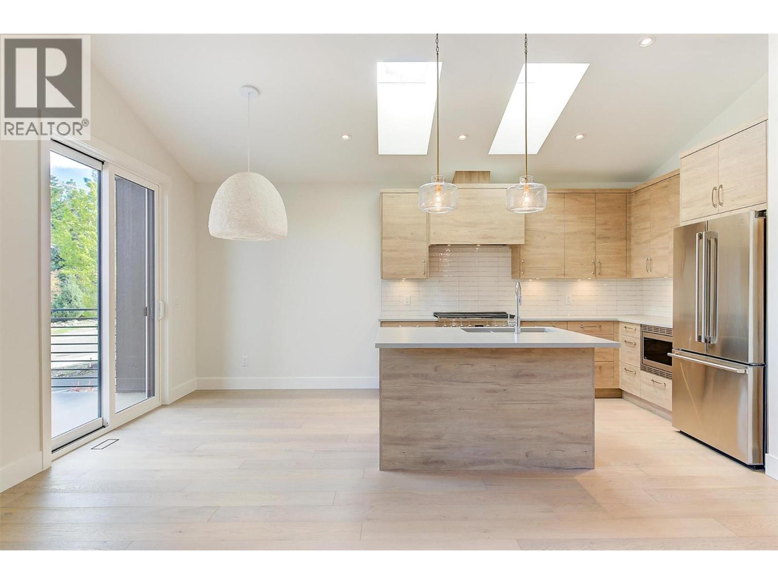 Picture for 761 Barnaby  Road https://www.cirrealty.ca/reb/bc/7/10365107_11.jpg