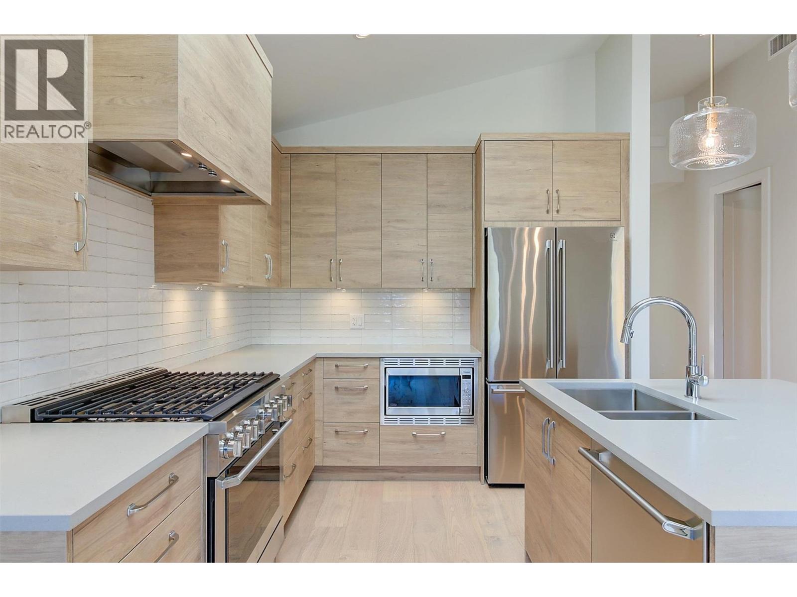 Picture for 761 Barnaby  Road https://www.cirrealty.ca/reb/bc/7/10365107_14.jpg