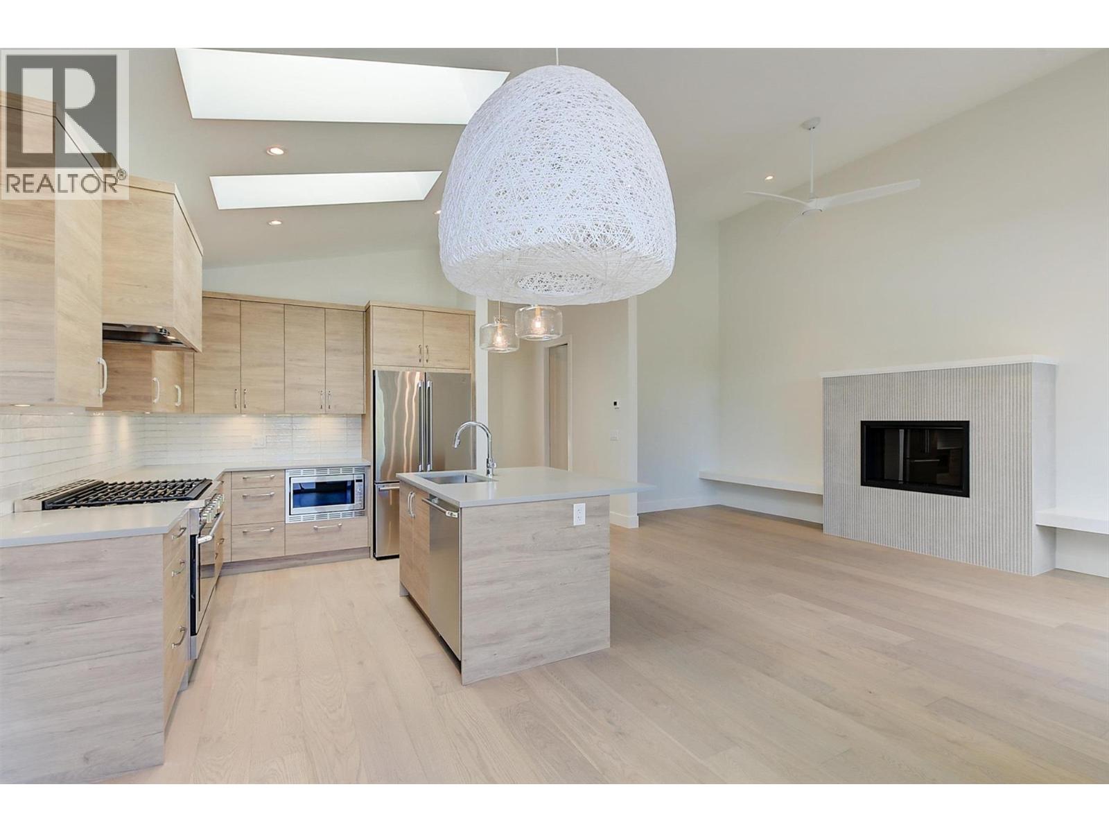 Picture for 761 Barnaby  Road https://www.cirrealty.ca/reb/bc/7/10365107_22.jpg