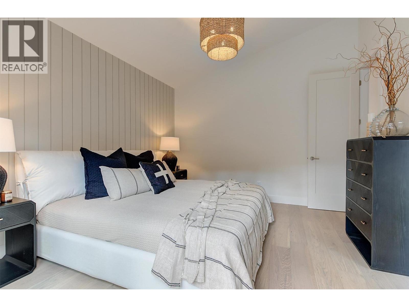 Picture for 761 Barnaby  Road https://www.cirrealty.ca/reb/bc/7/10365107_27.jpg