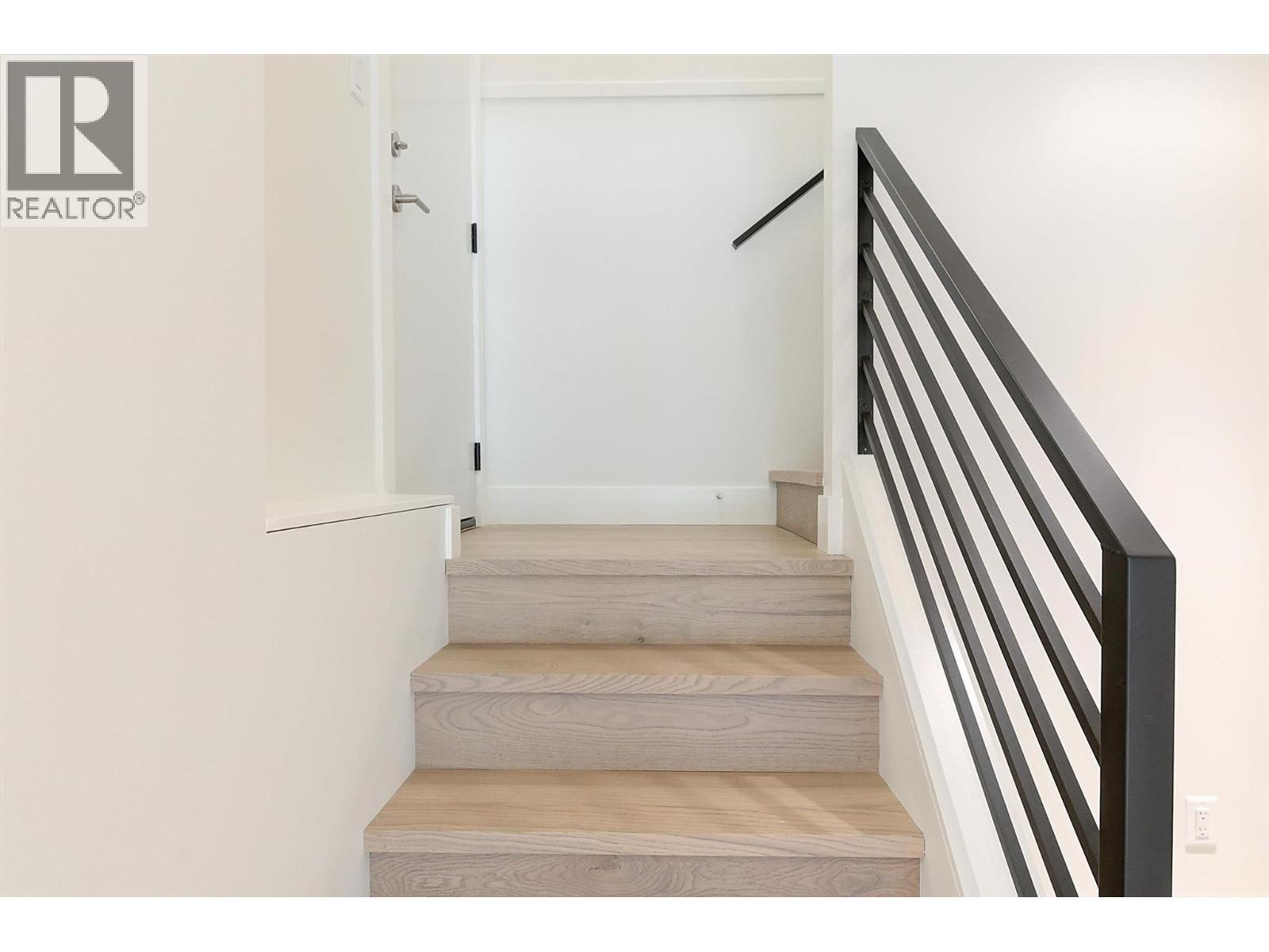 Picture for 761 Barnaby  Road https://www.cirrealty.ca/reb/bc/7/10365107_41.jpg