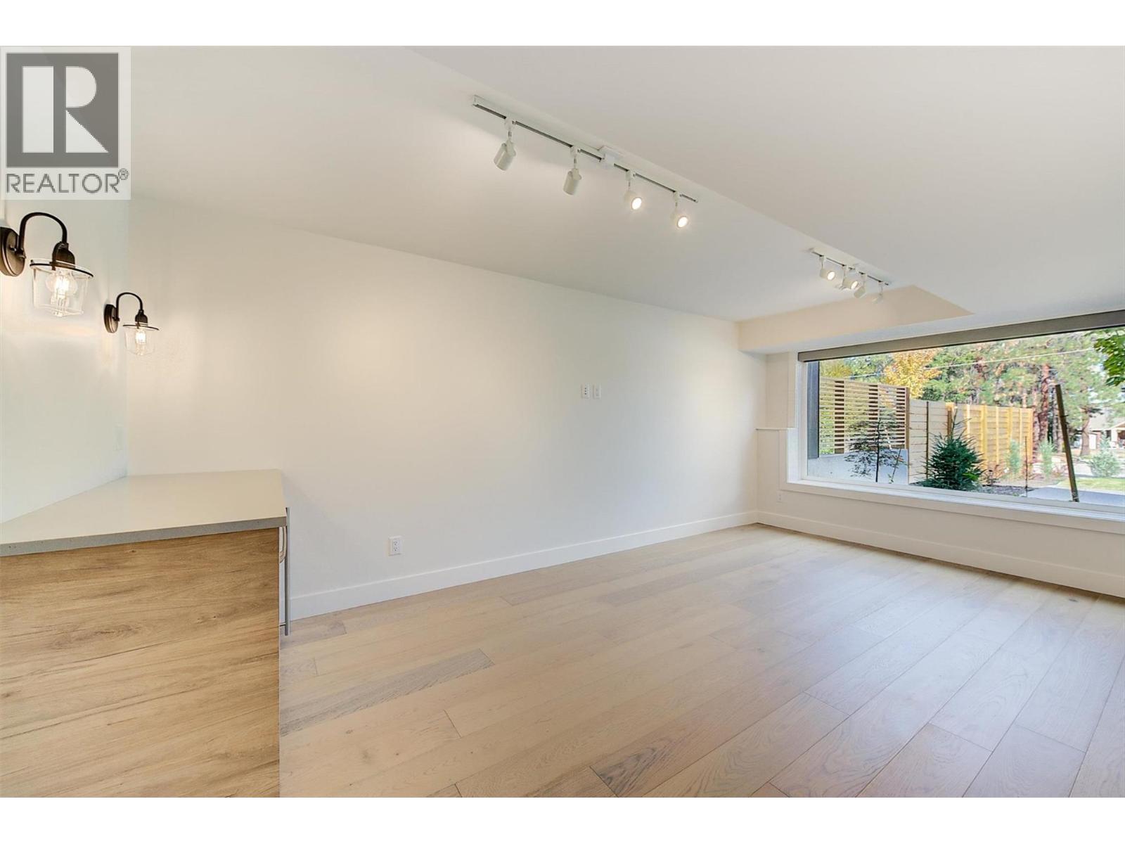 Picture for 761 Barnaby  Road https://www.cirrealty.ca/reb/bc/7/10365107_48.jpg