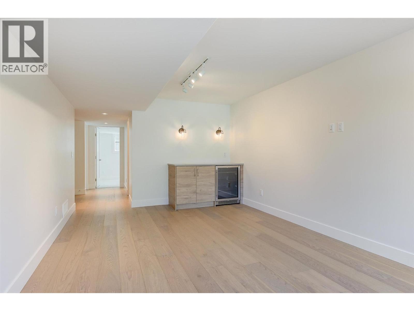 Picture for 761 Barnaby  Road https://www.cirrealty.ca/reb/bc/7/10365107_49.jpg