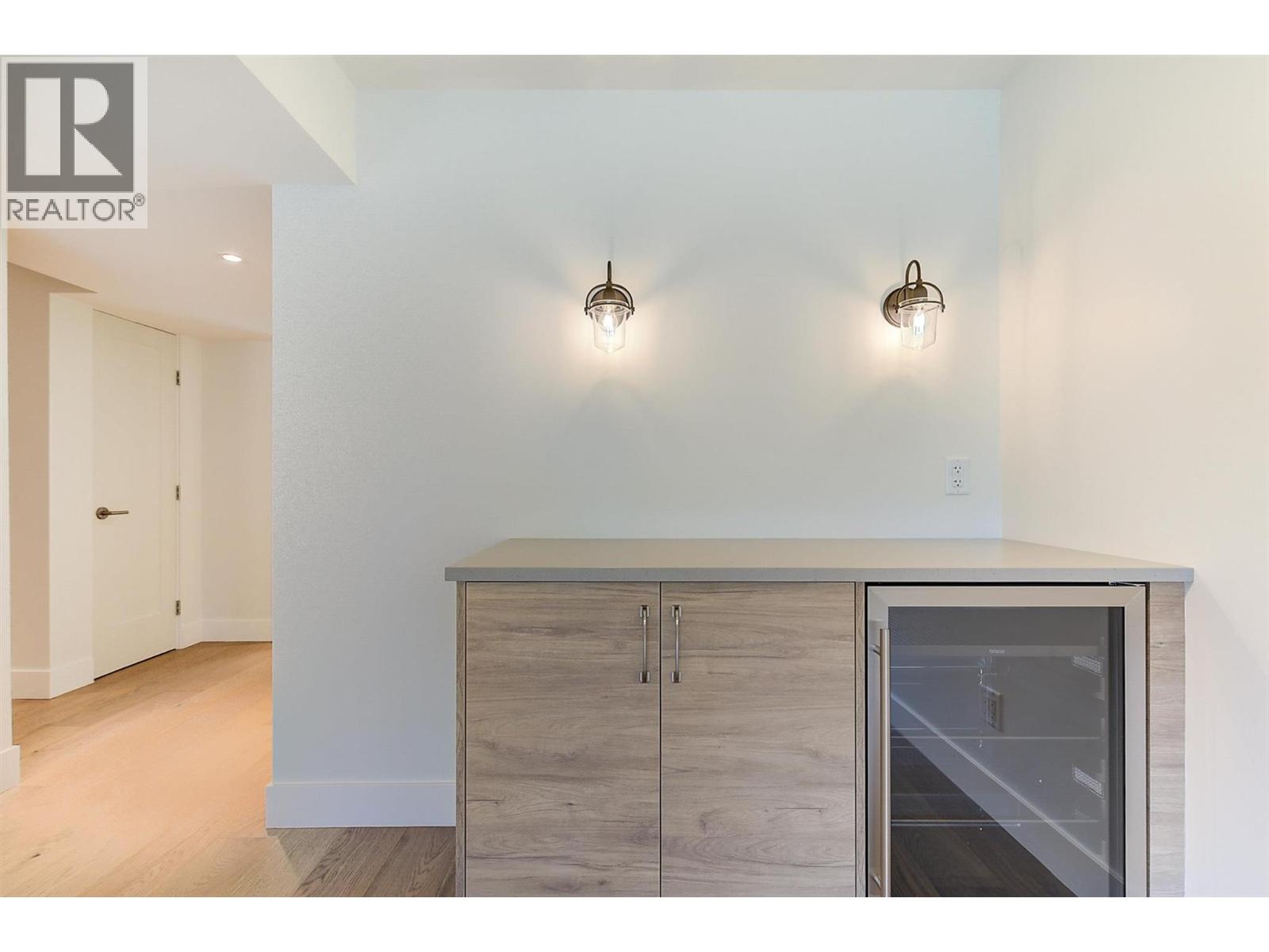 Picture for 761 Barnaby  Road https://www.cirrealty.ca/reb/bc/7/10365107_50.jpg