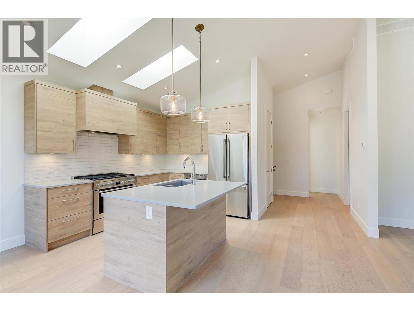 Picture for 761 Barnaby  Road https://www.cirrealty.ca/reb/bc/7/10365107_9.jpg